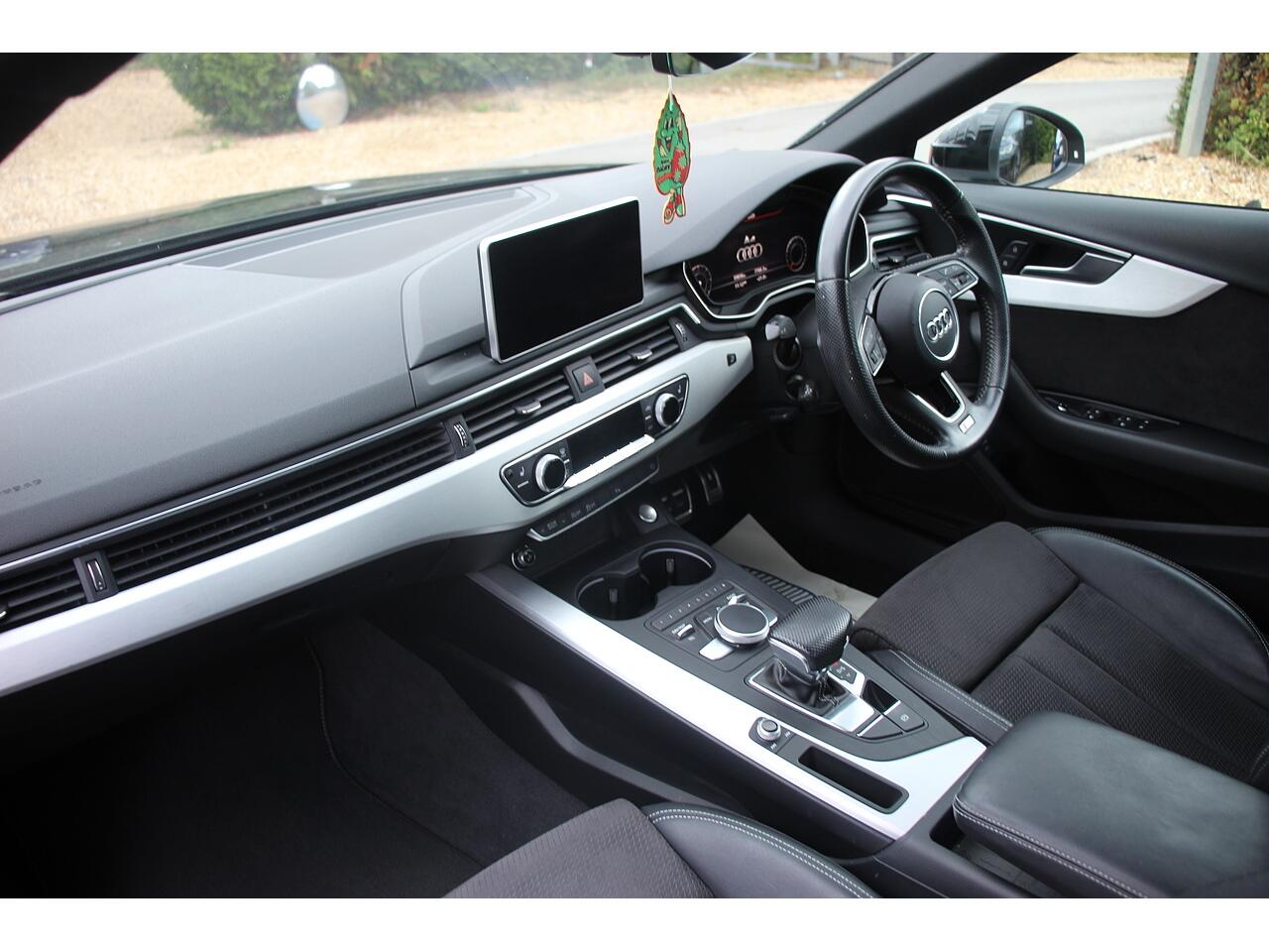 Audi A4 view 14