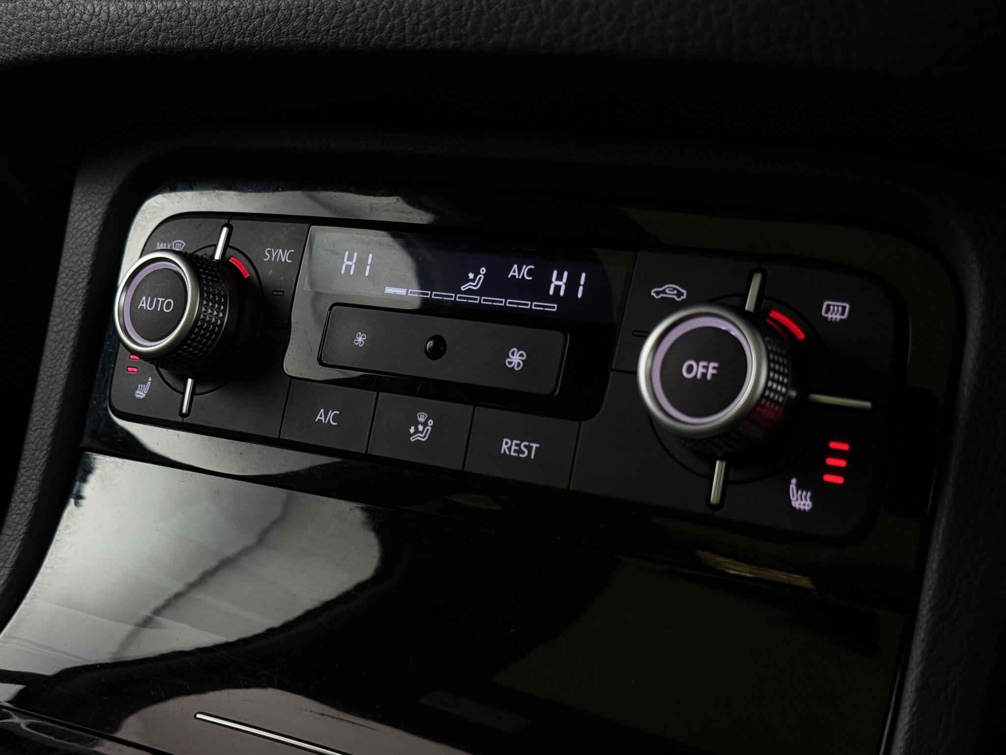 Volkswagen Touareg view 24