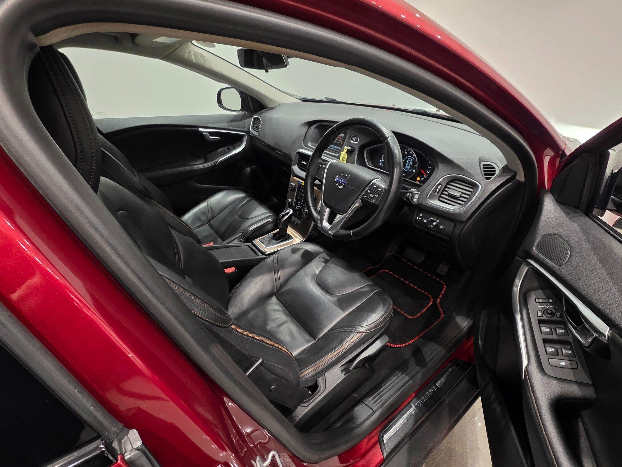 Volvo V40 Cross Country view 53