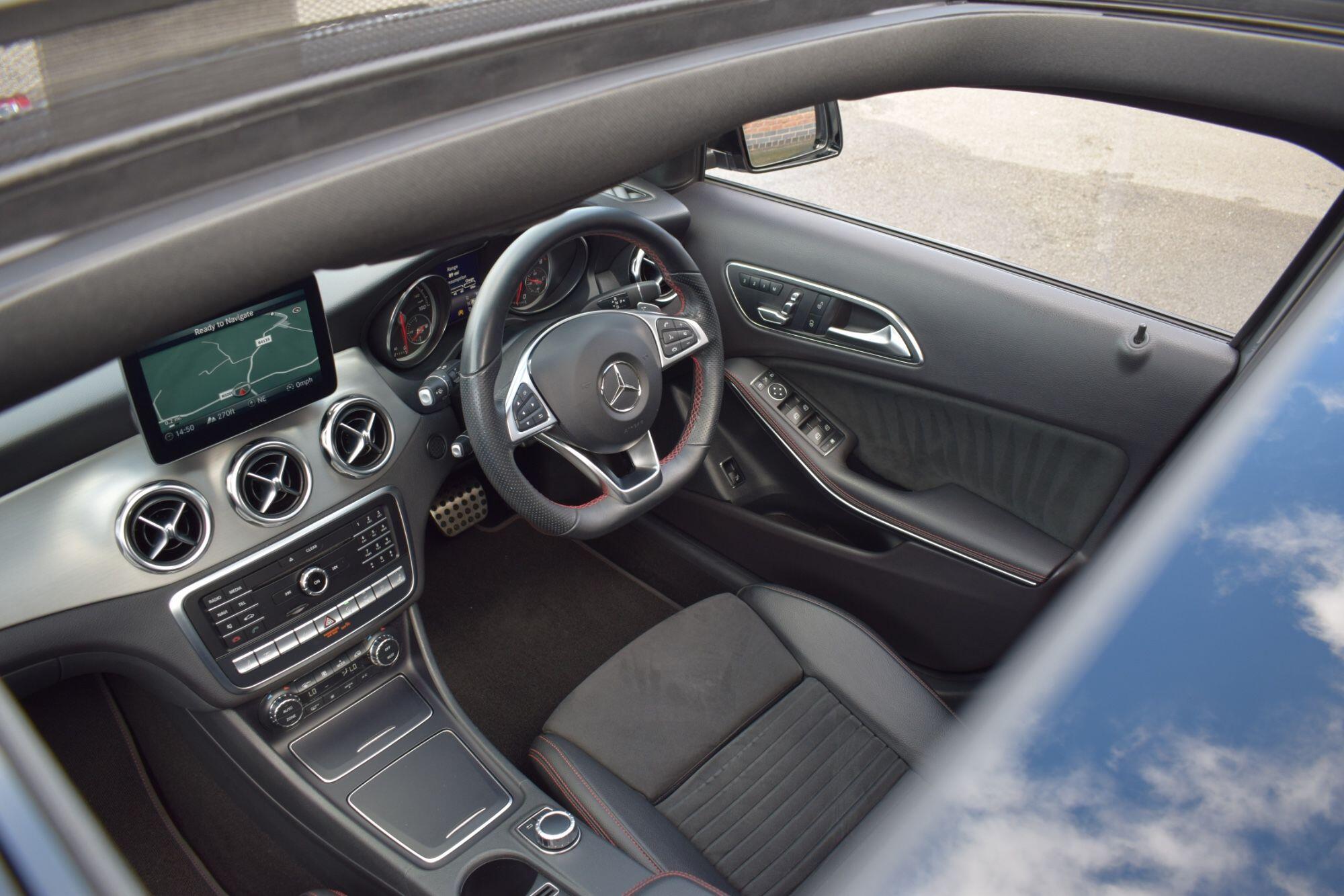 Mercedes-Benz GLA view 30
