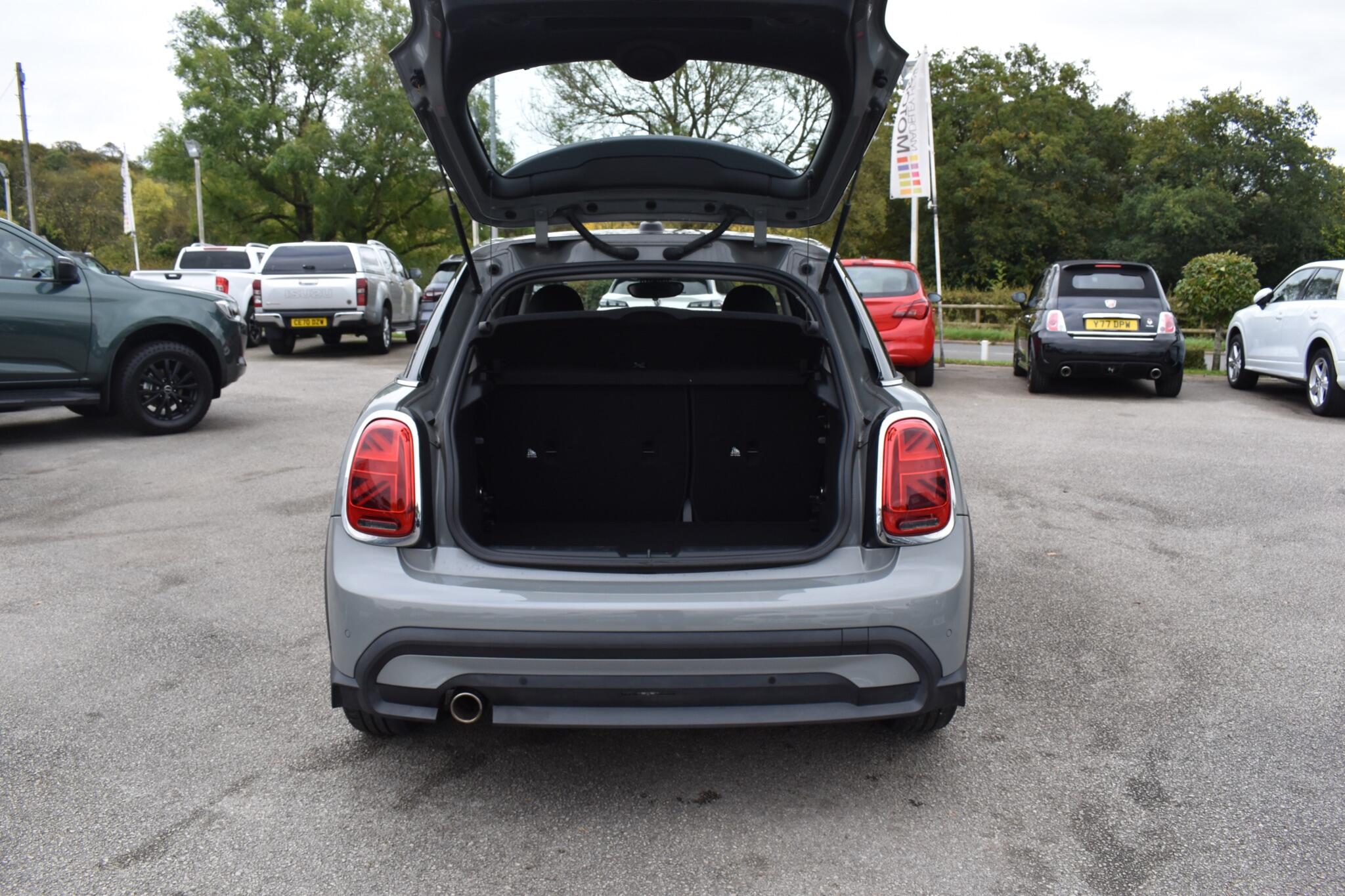 Hatch - 1.5 Cooper Classic Steptronic Euro 6 (s/s) 5dr - Image 6