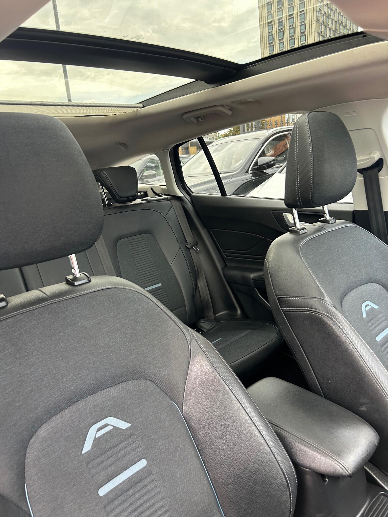 Ford Focus view 8