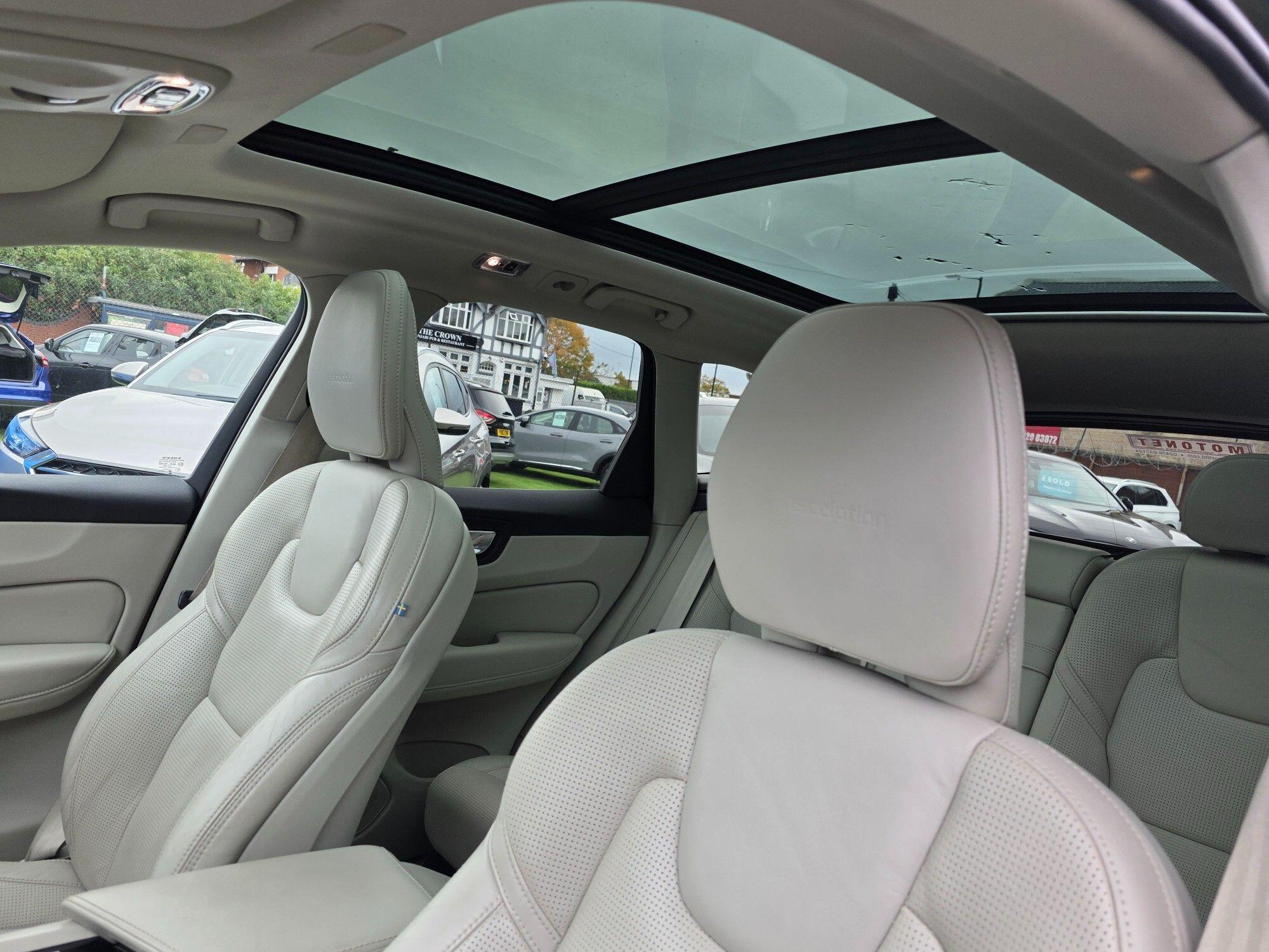Volvo XC60 view 11