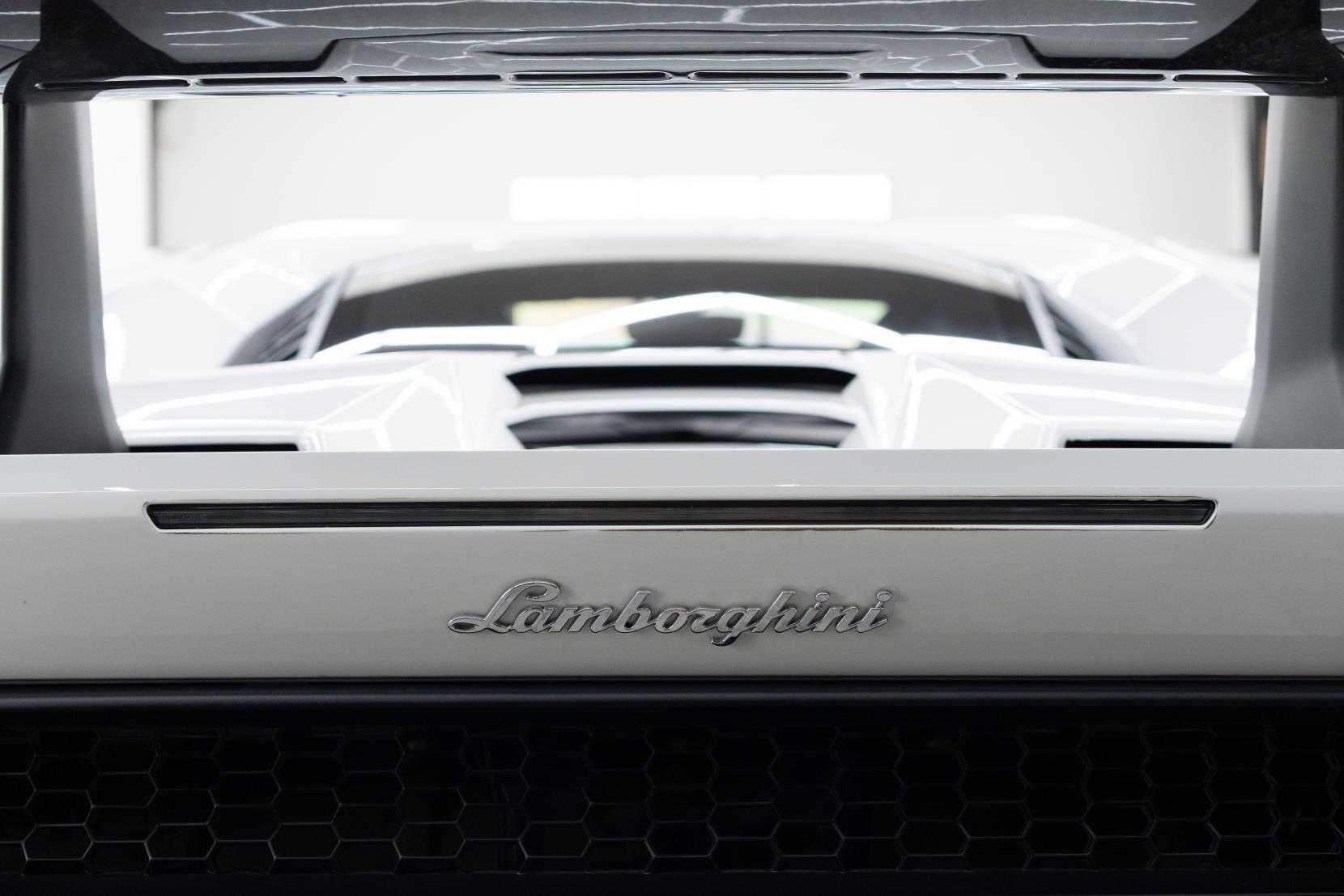 Lamborghini Huracan view 16