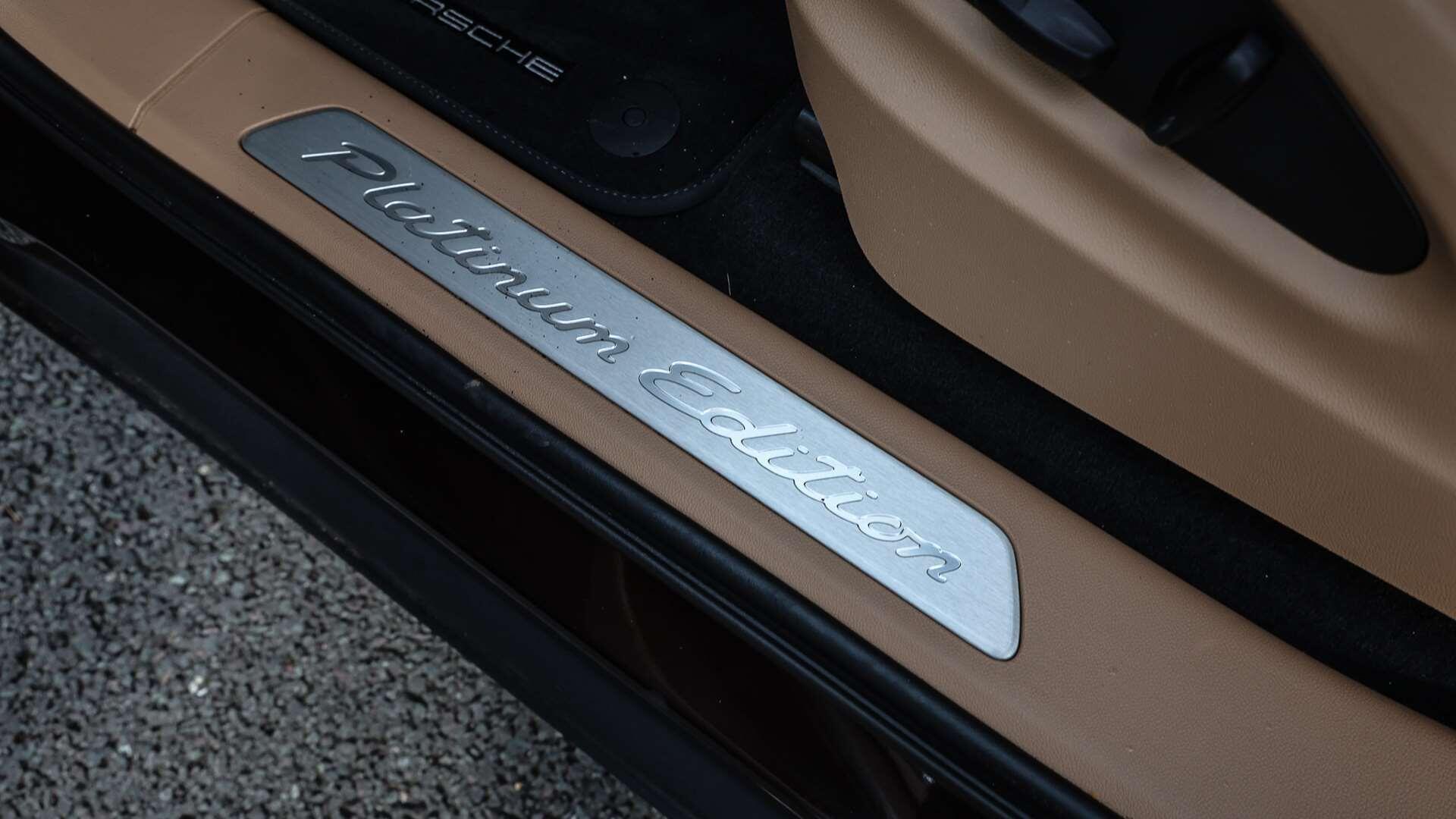Porsche Cayenne view 31