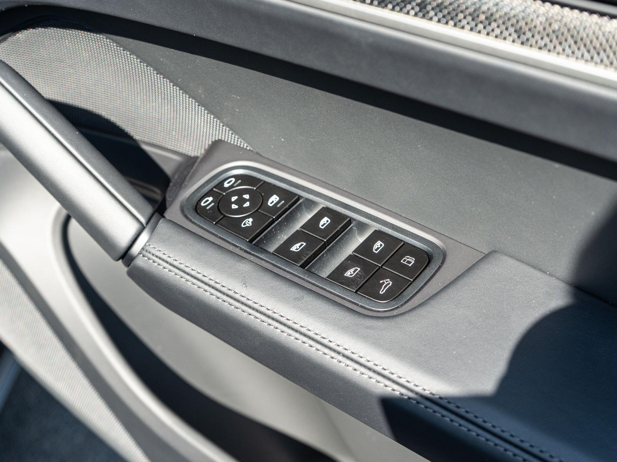 Porsche Cayenne view 42