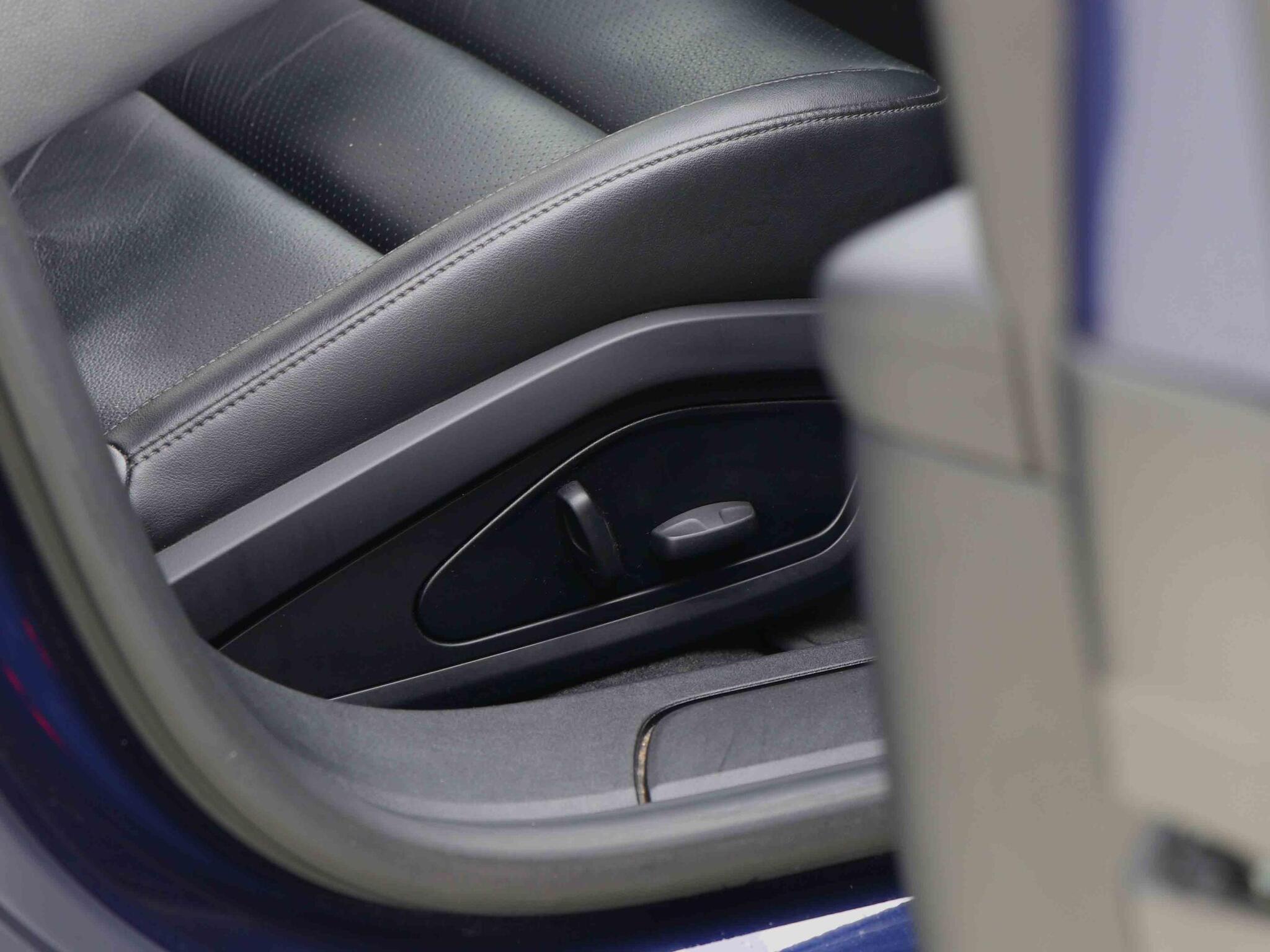 Porsche Taycan view 33