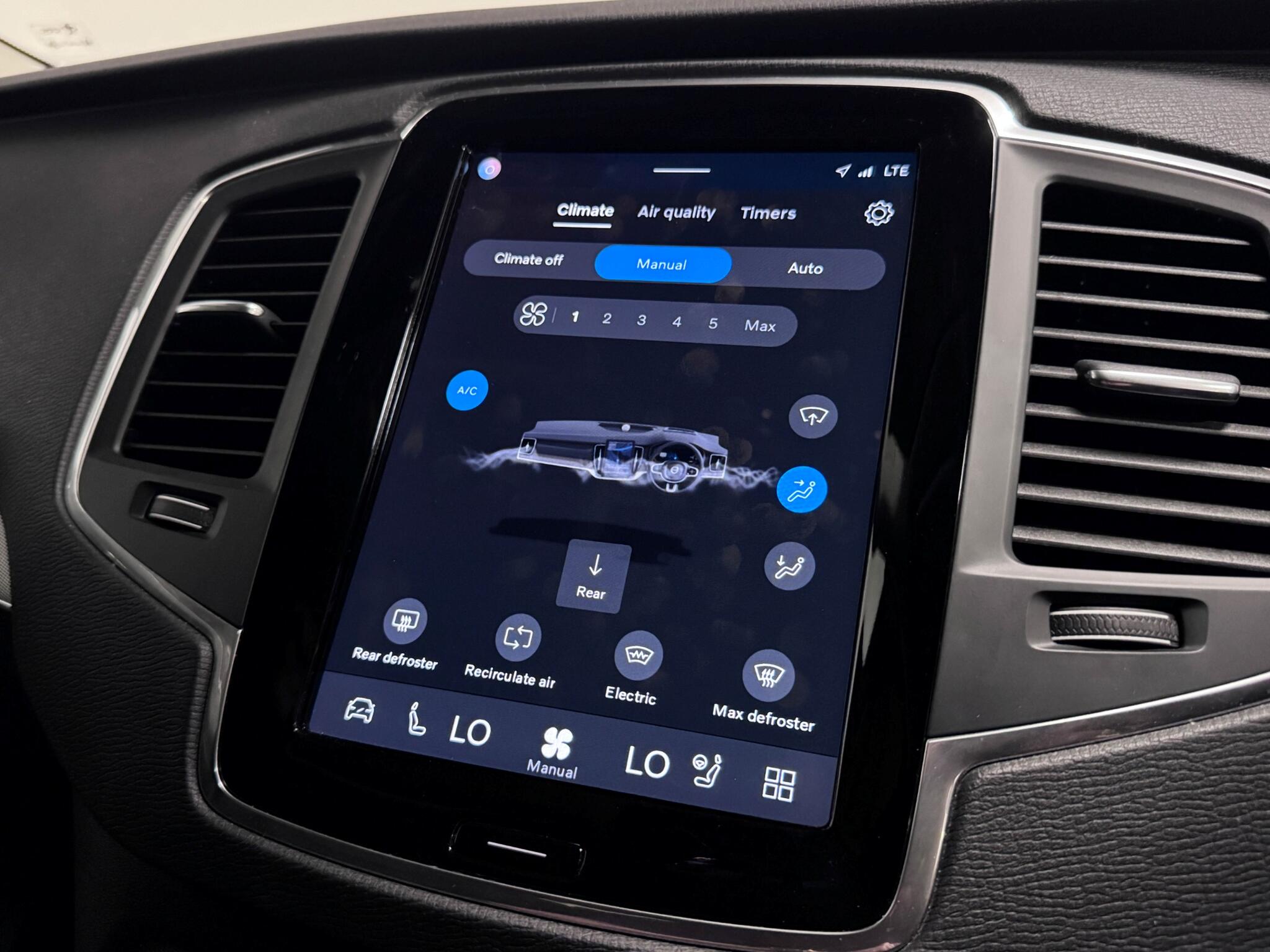 Volvo XC90 view 49