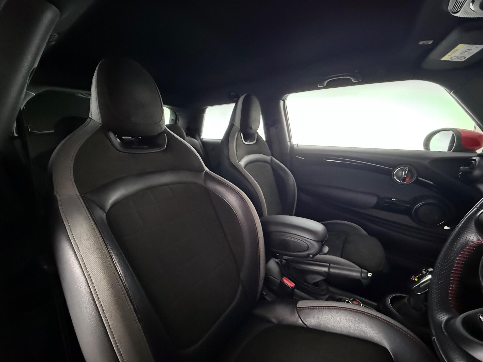 Mini Hatch view 32