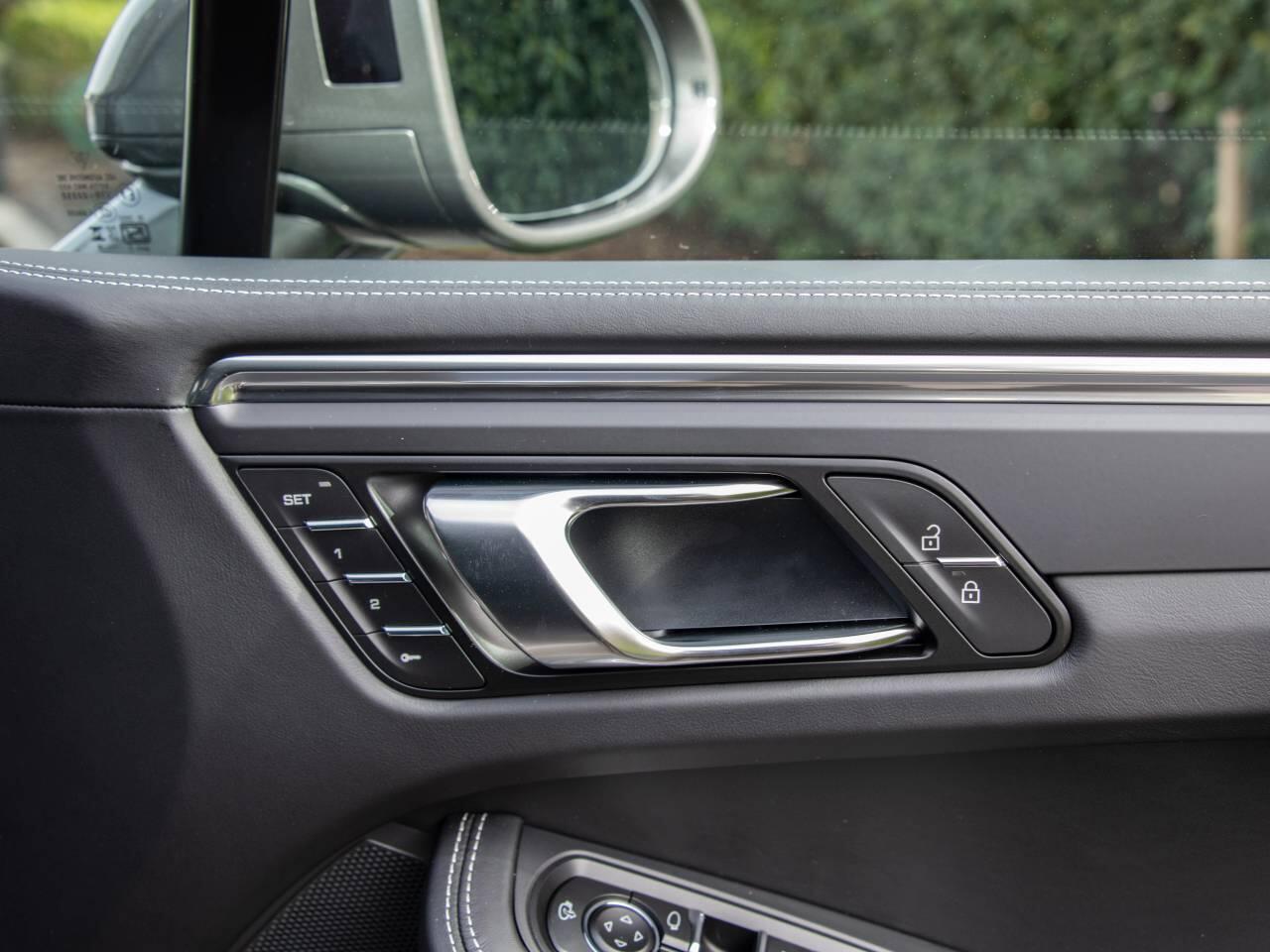 Porsche Macan view 29