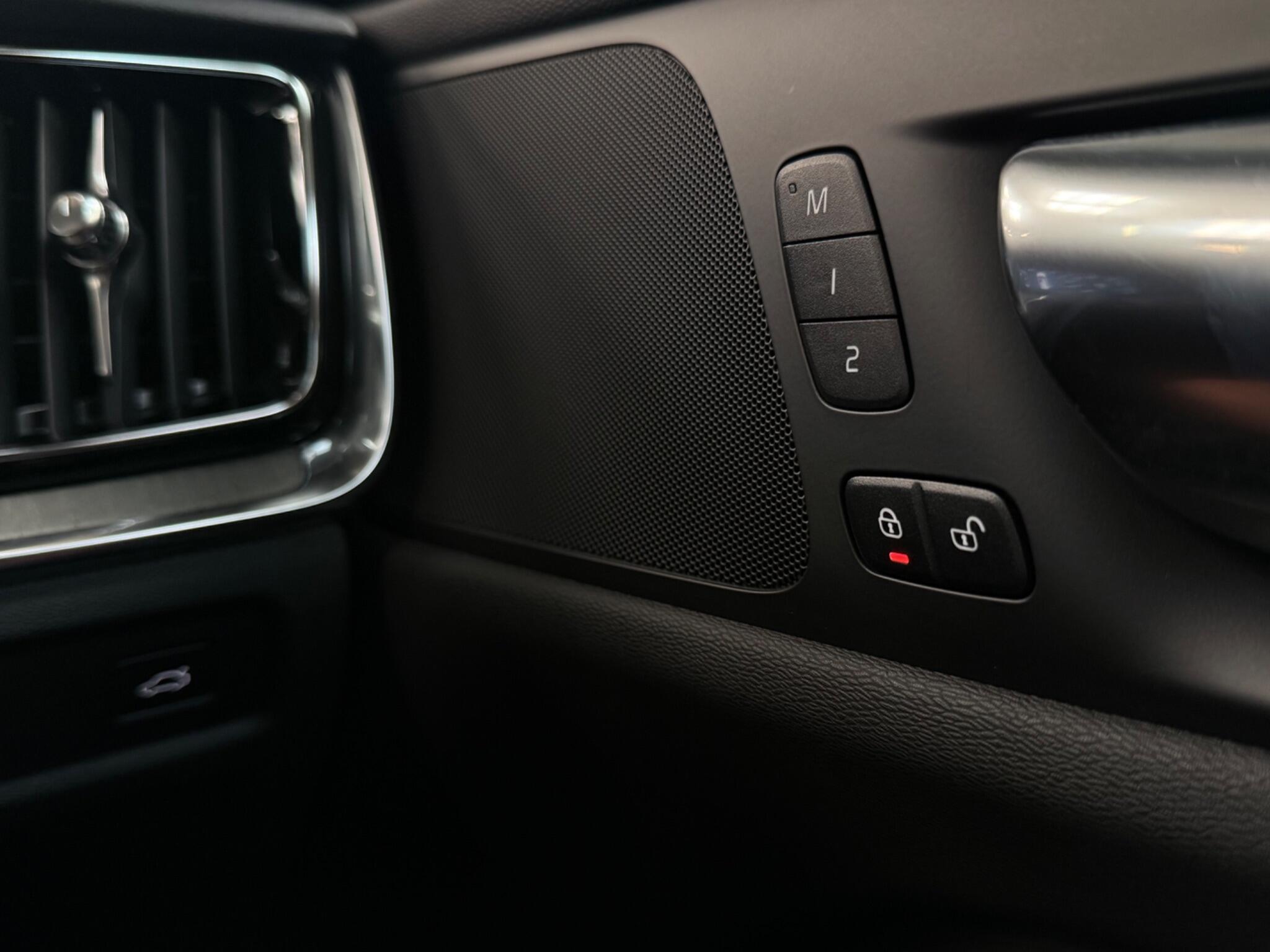 Volvo S60 view 21