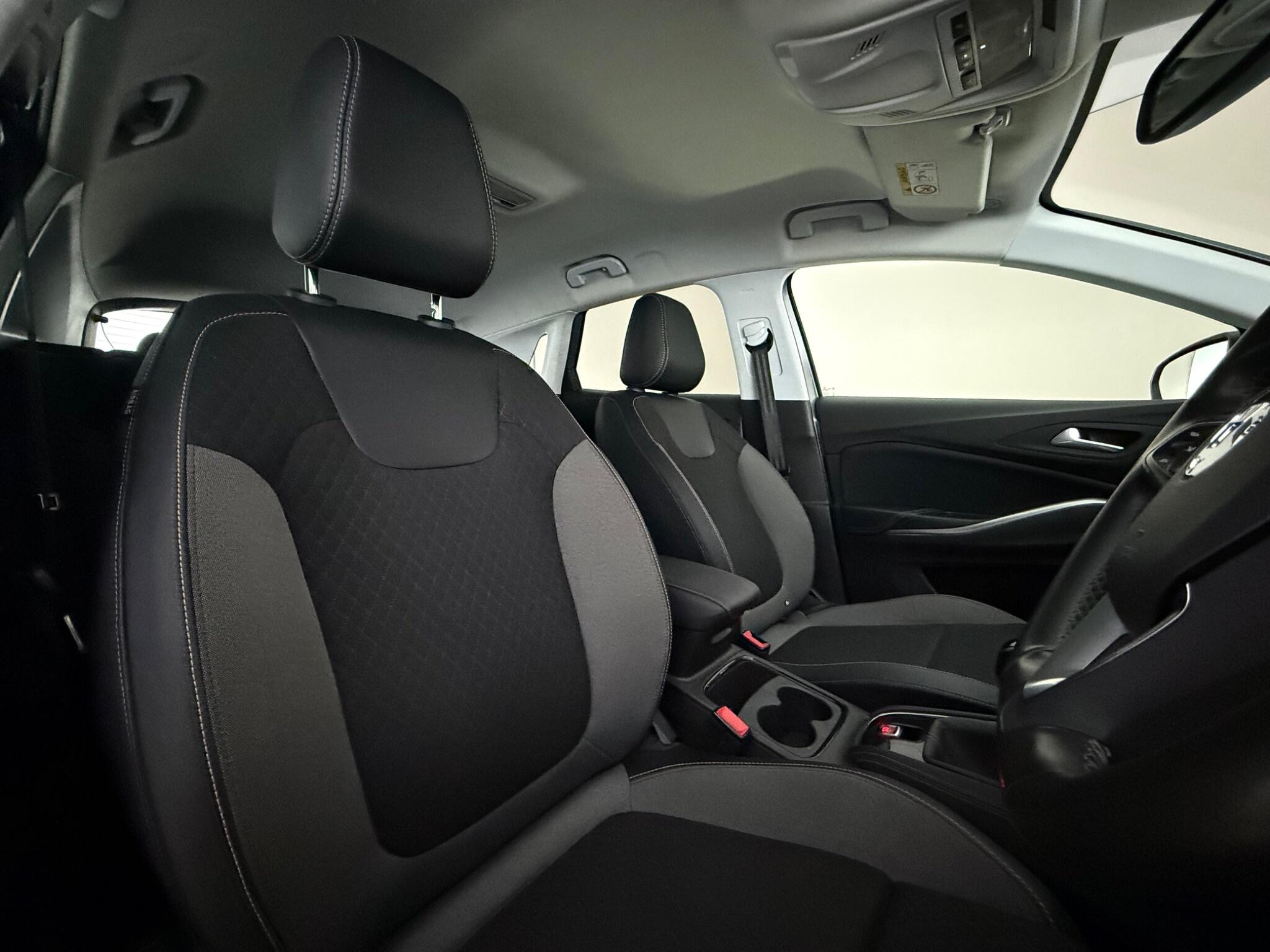 Vauxhall Grandland view 16