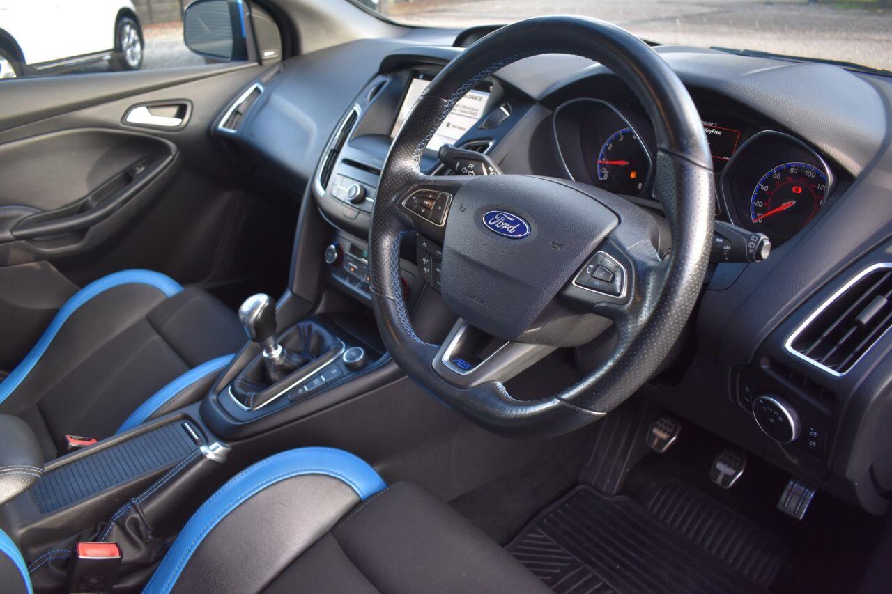 Ford Focus view 13