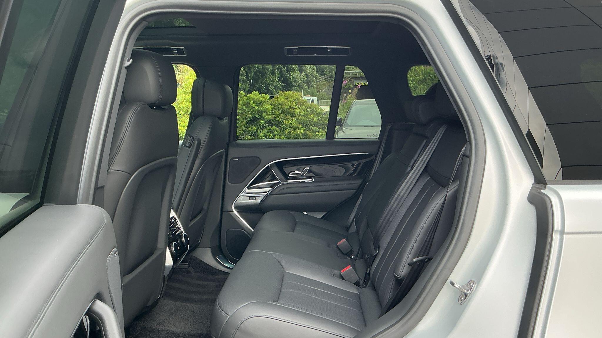 Land Rover Range Rover view 4