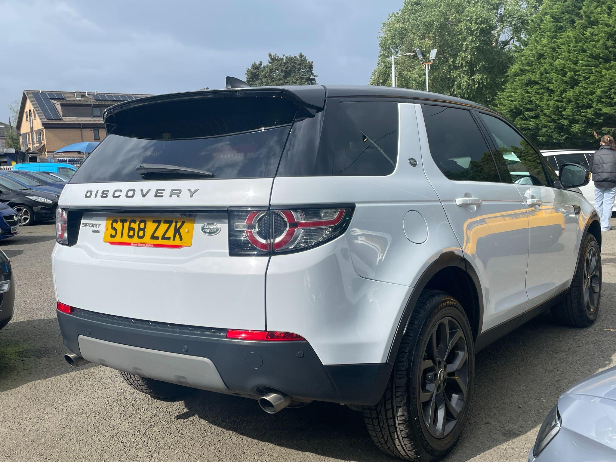 Land Rover Discovery Sport view 13