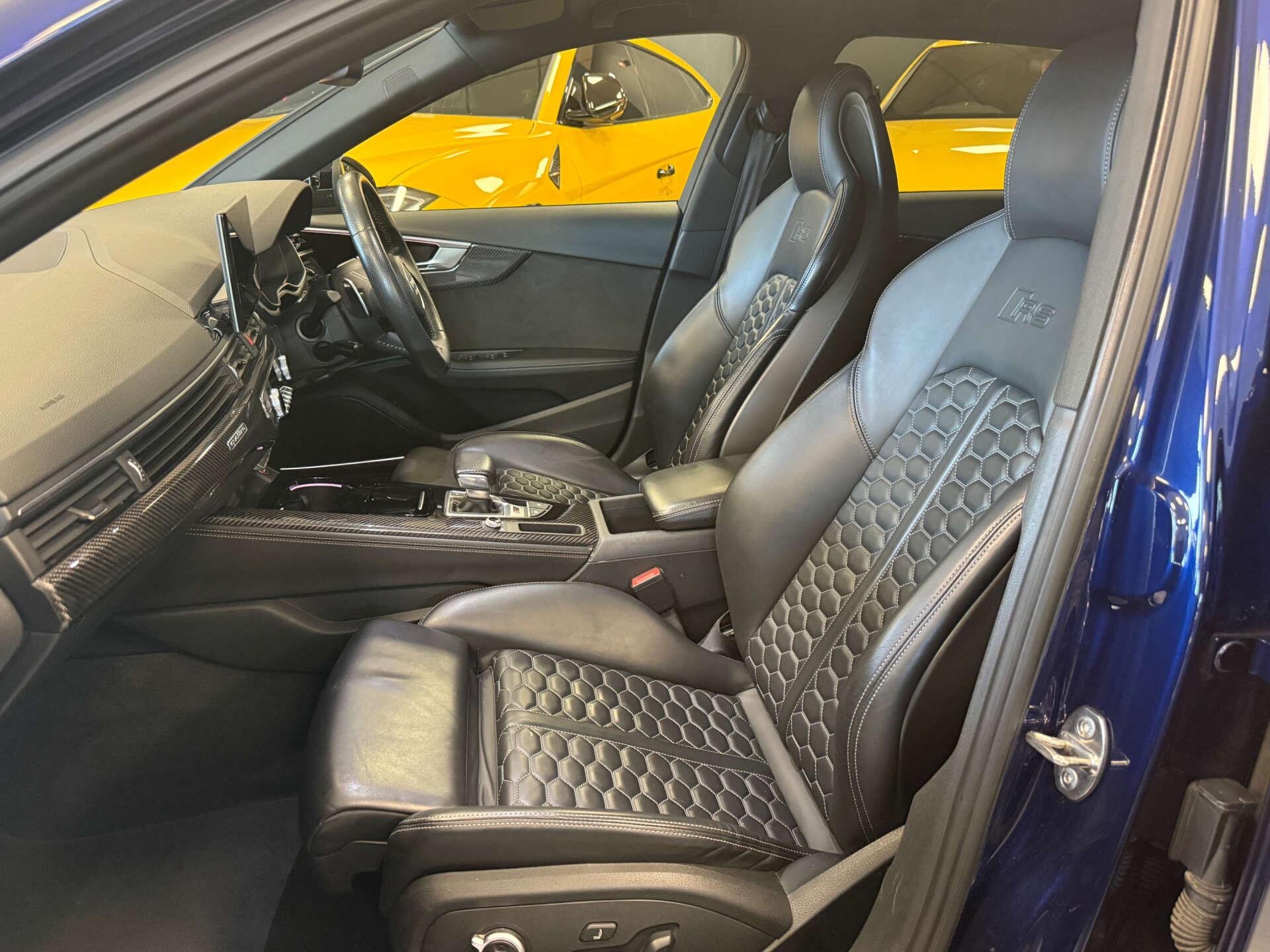Audi RS4 view 12