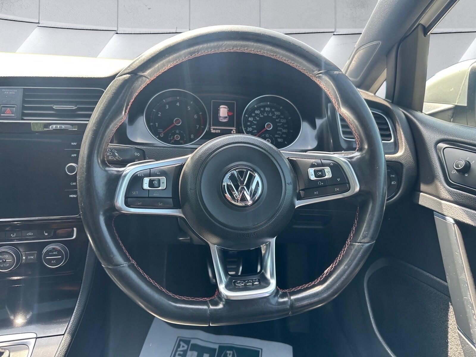 Volkswagen Golf view 14