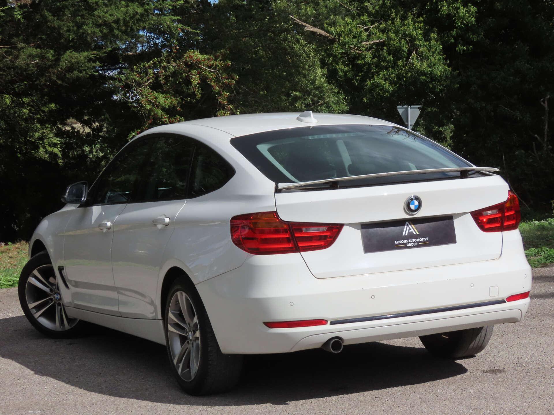 BMW 3 Series view 6