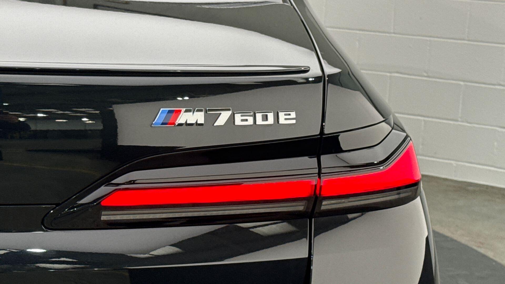 BMW 7 Series view 23