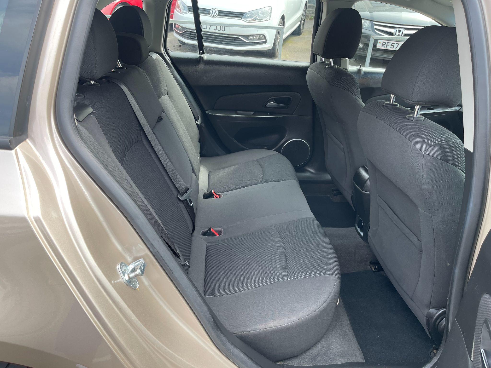 Chevrolet Cruze view 34