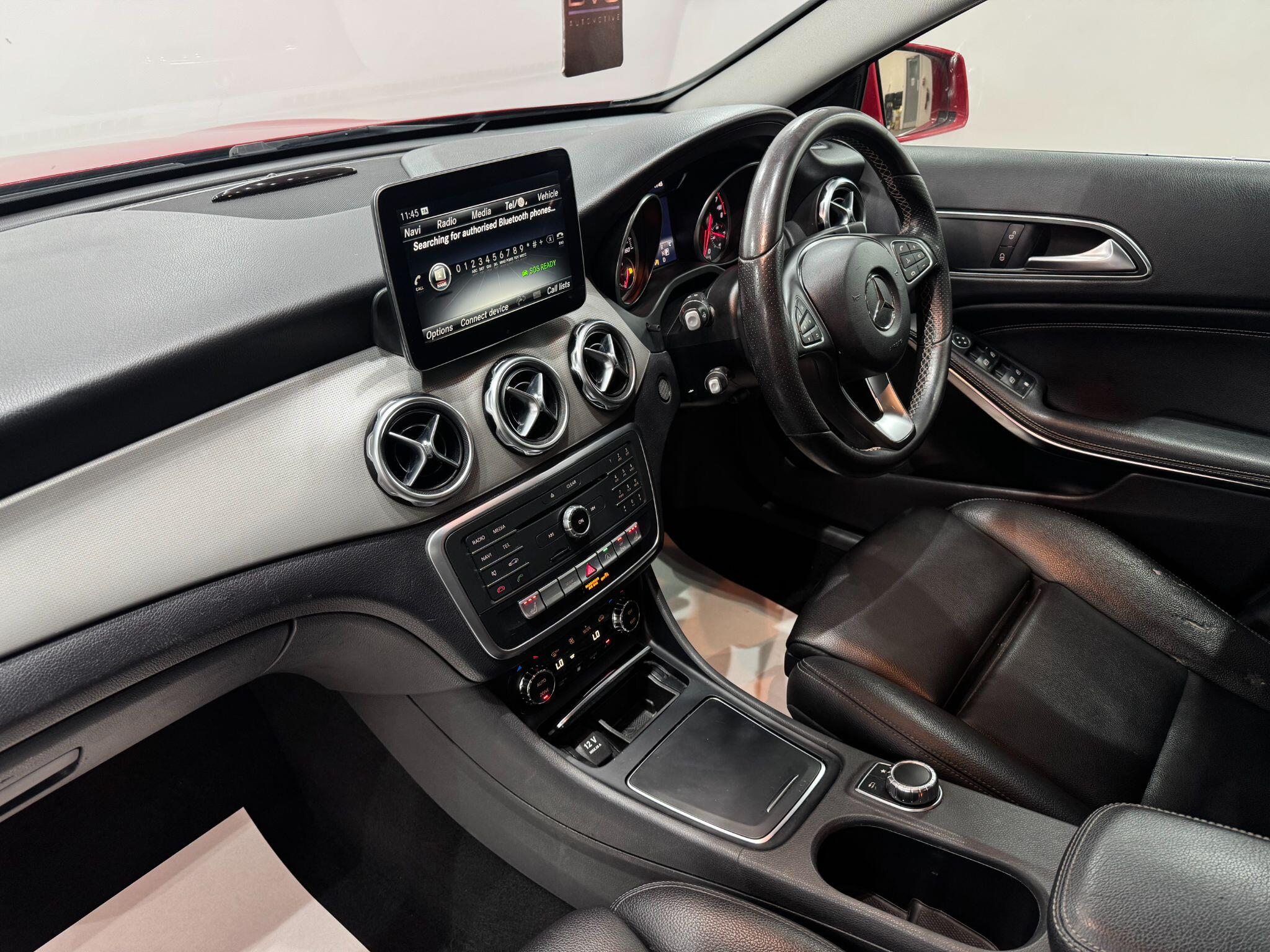 Mercedes-Benz GLA view 52