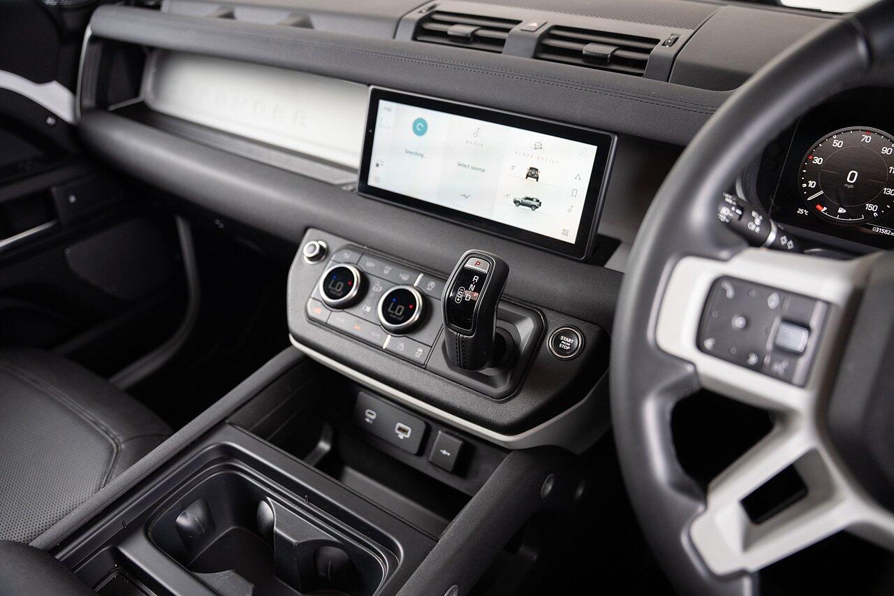 Land Rover Defender 90 view 37