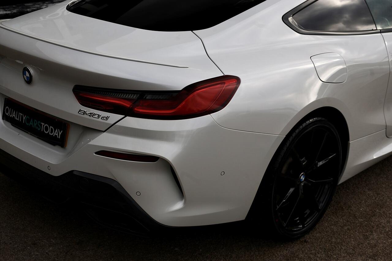 BMW 8 Series view 16