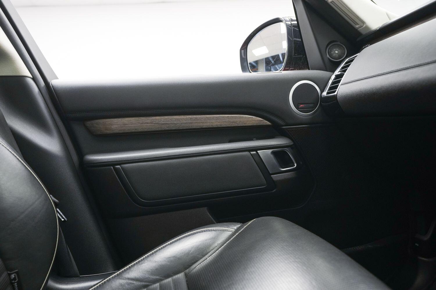 Land Rover Discovery view 21