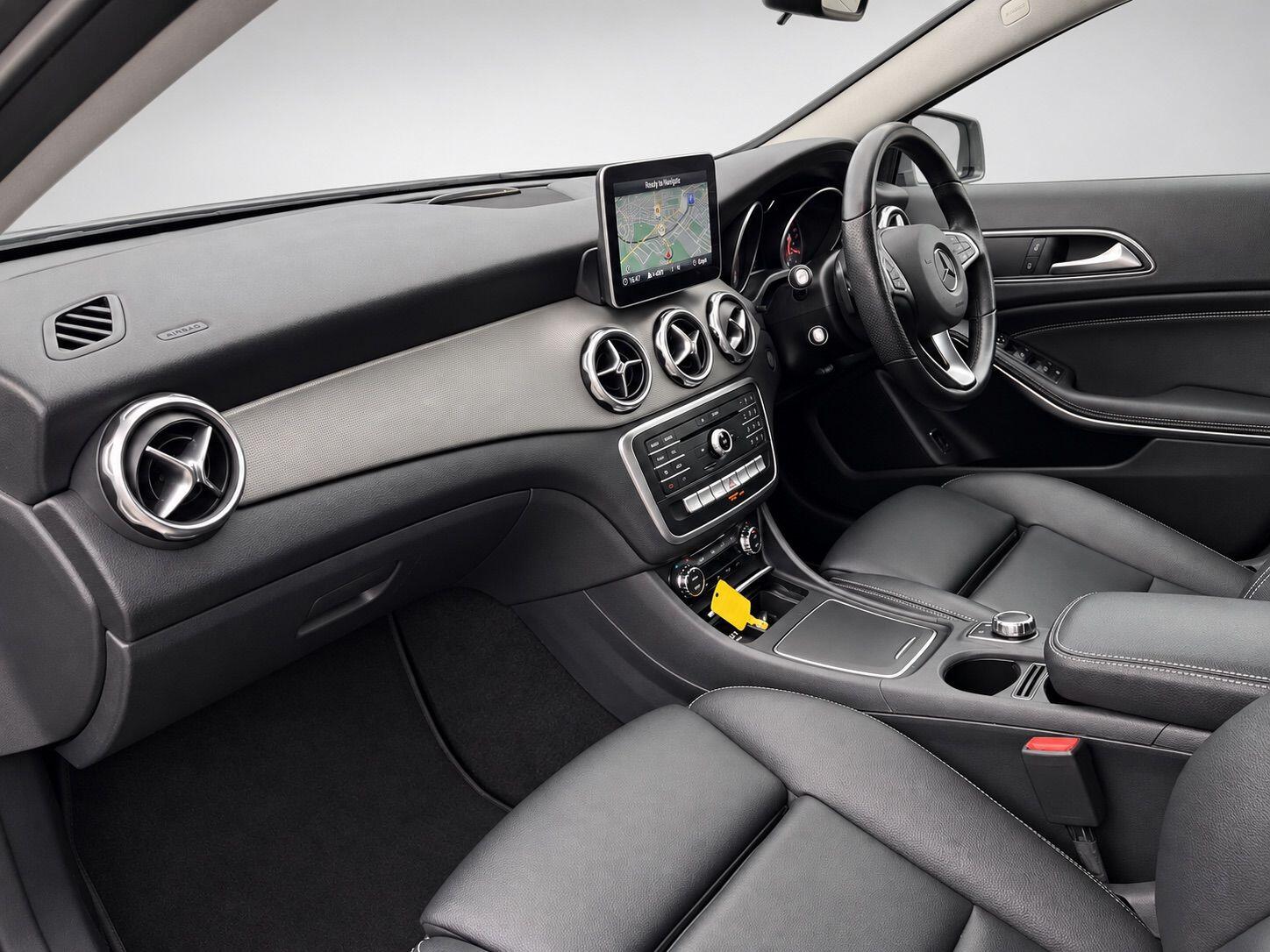 Mercedes-Benz Gla view 36