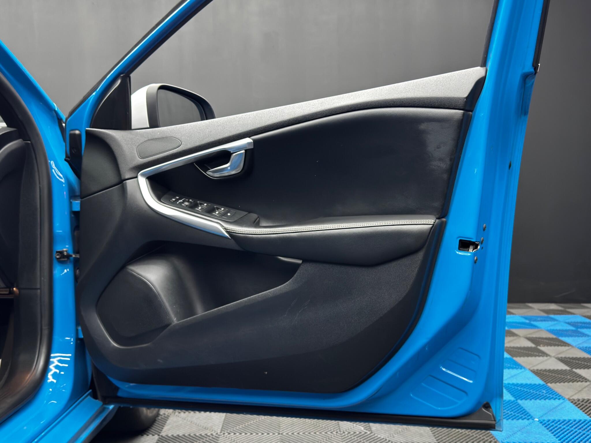 Volvo V40 view 37