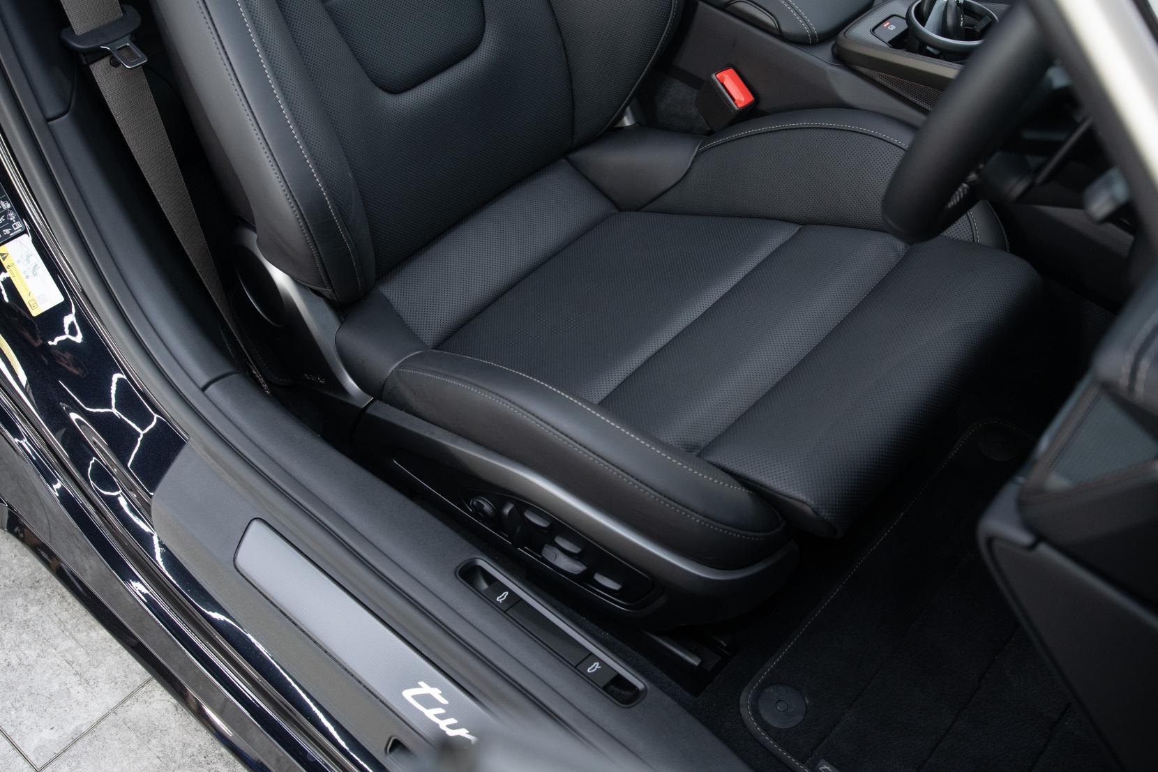 Porsche 911 view 22