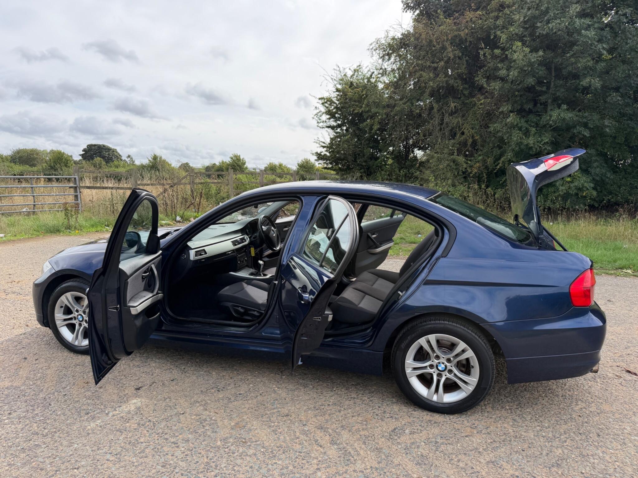 BMW 3 Series view 25