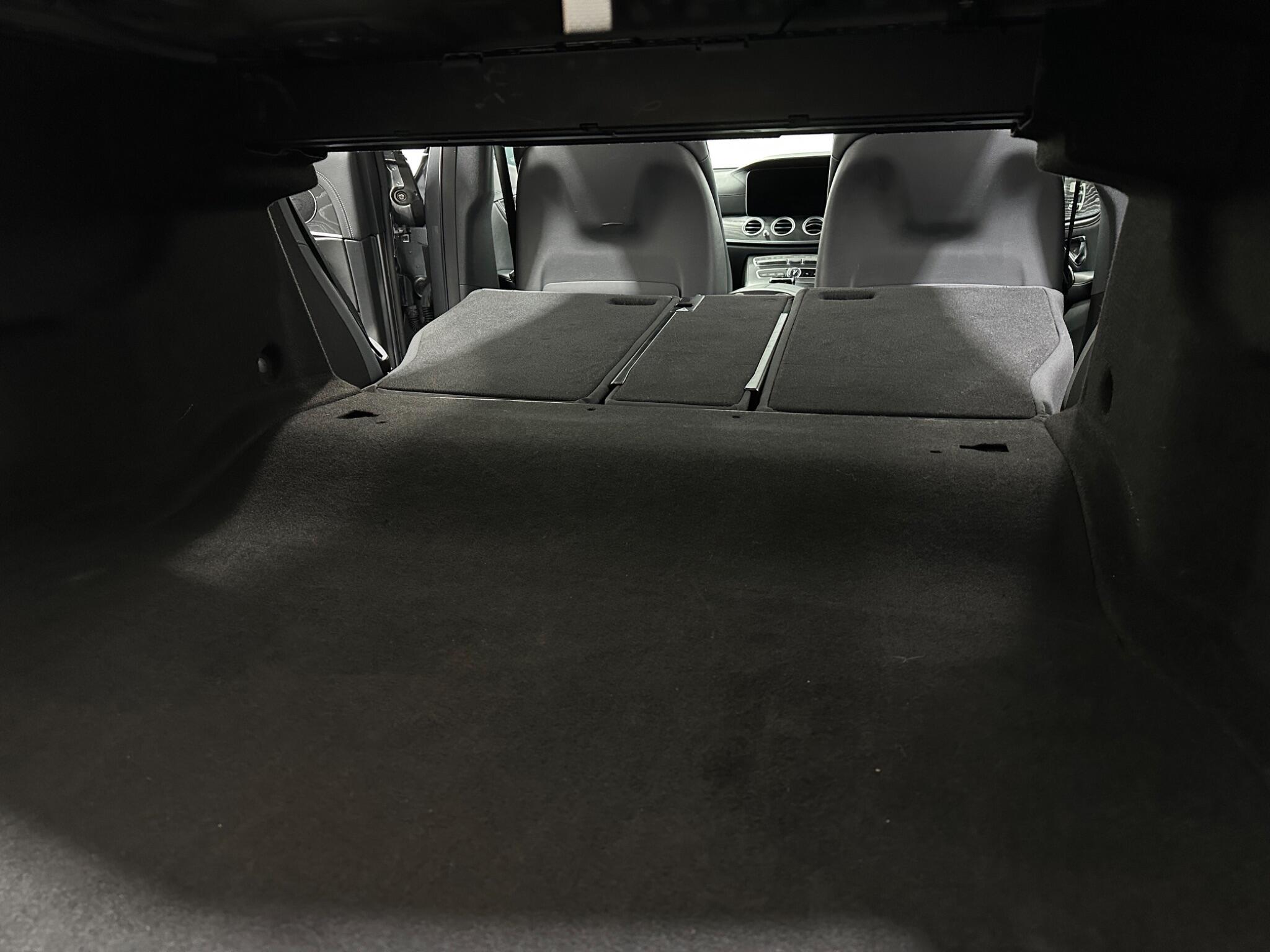 Mercedes-Benz E-Class view 47