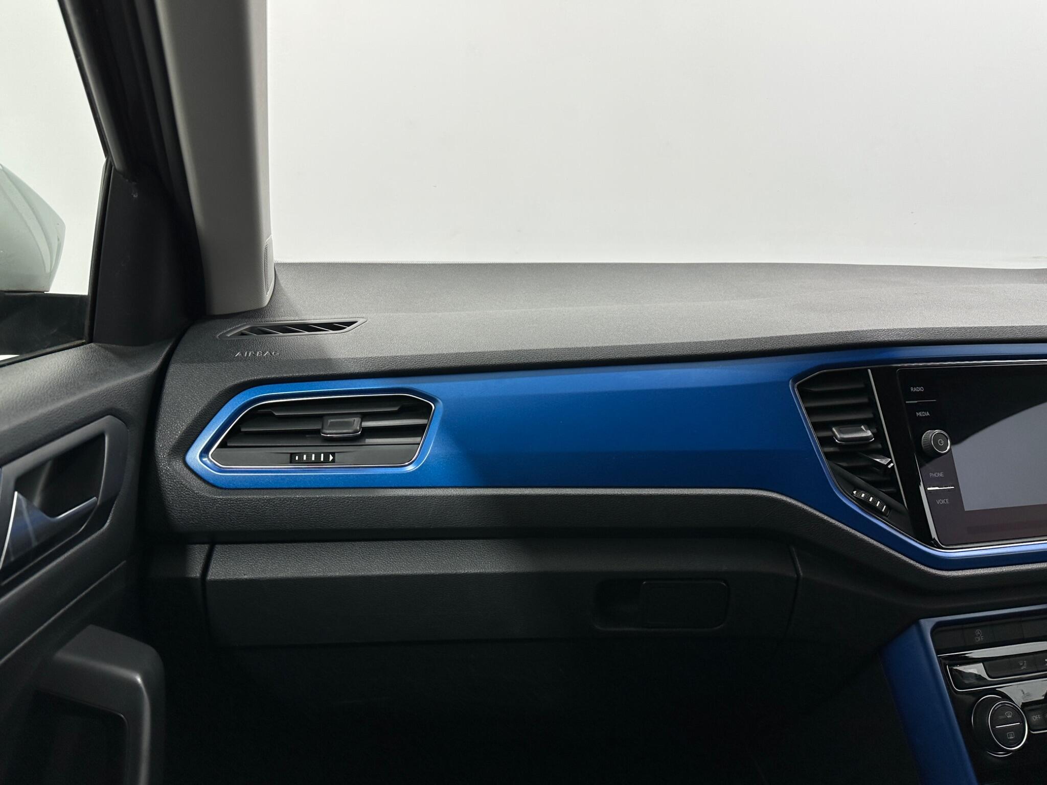 Volkswagen T-Roc view 28