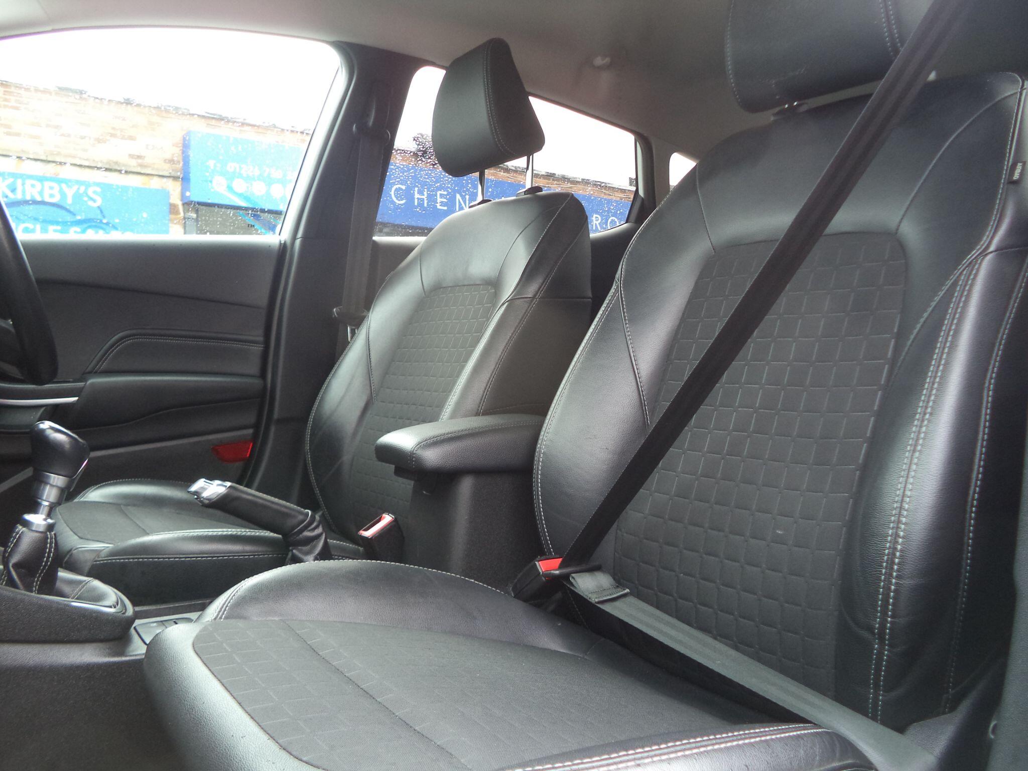 Ford Fiesta view 33