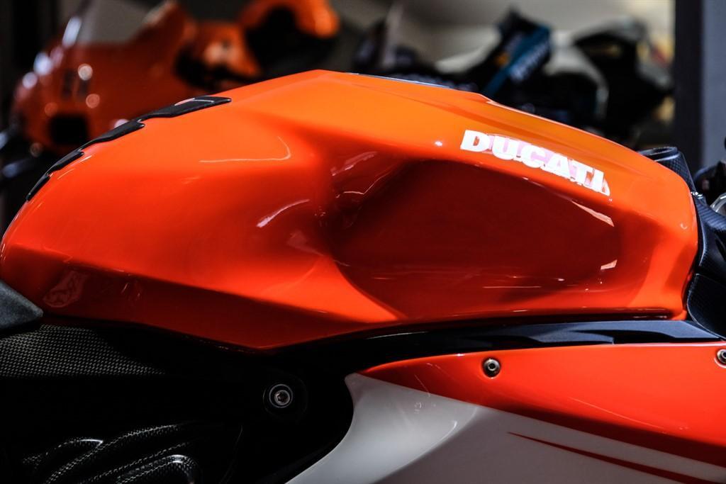 Ducati 1199 Superleggera view 8