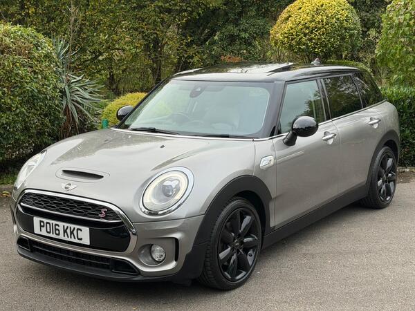 Silver 2016 MINI Clubman Estate Front-wheel drive Manual