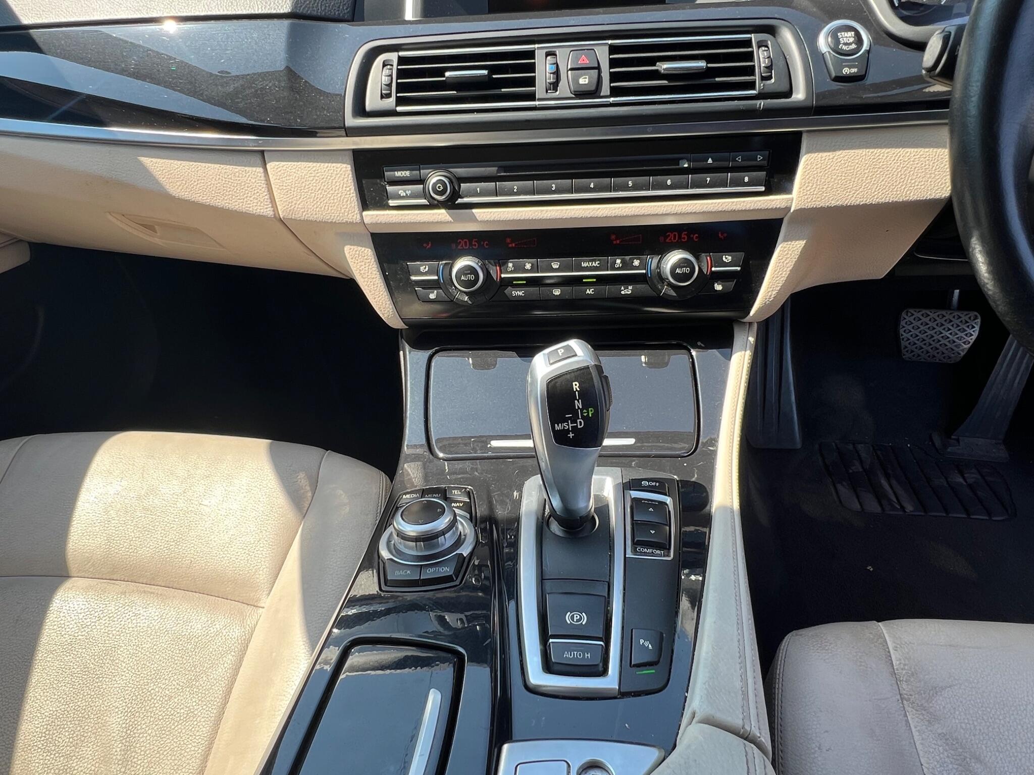 BMW 5 Series view 26
