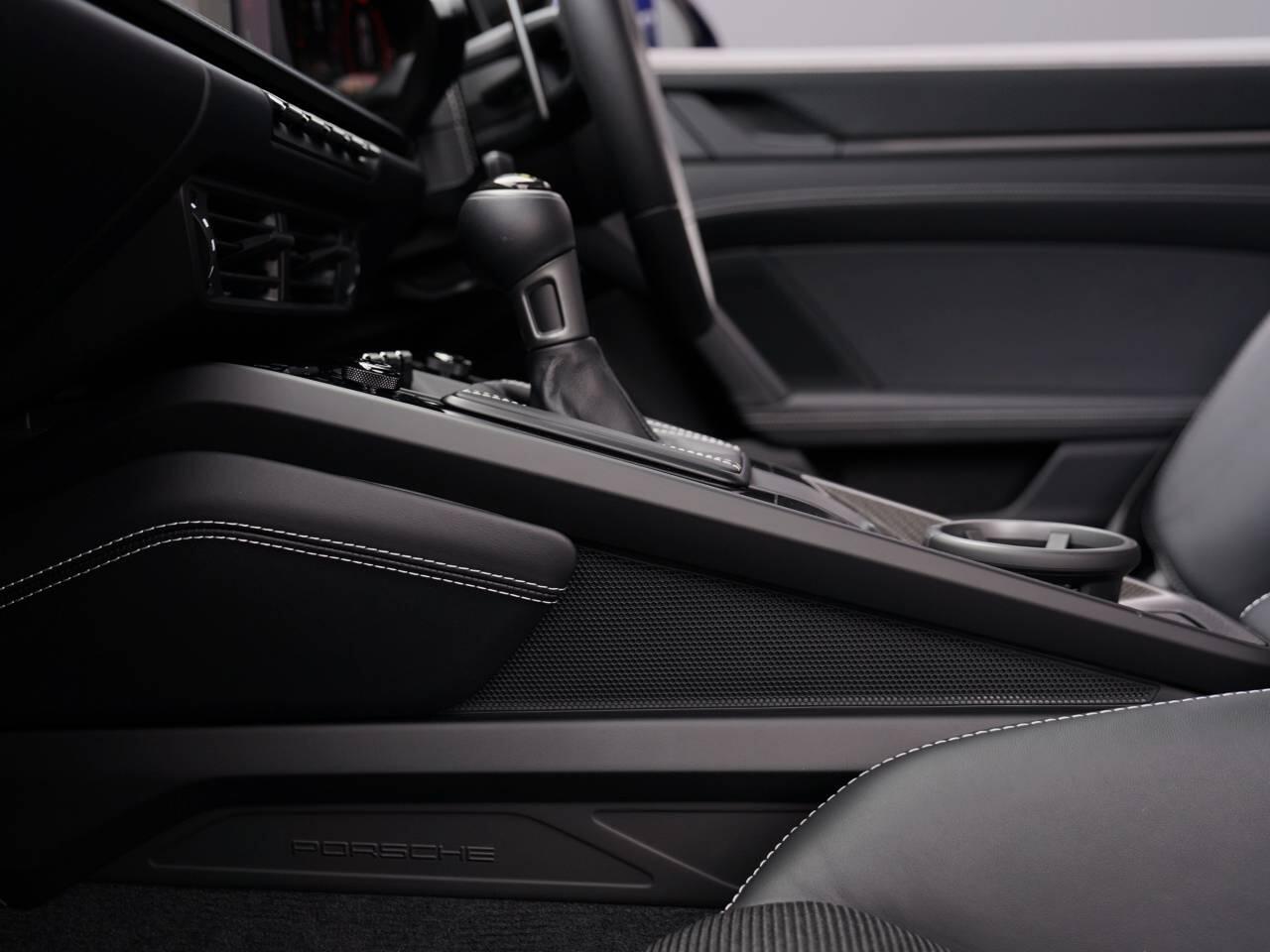 Porsche 911 view 18
