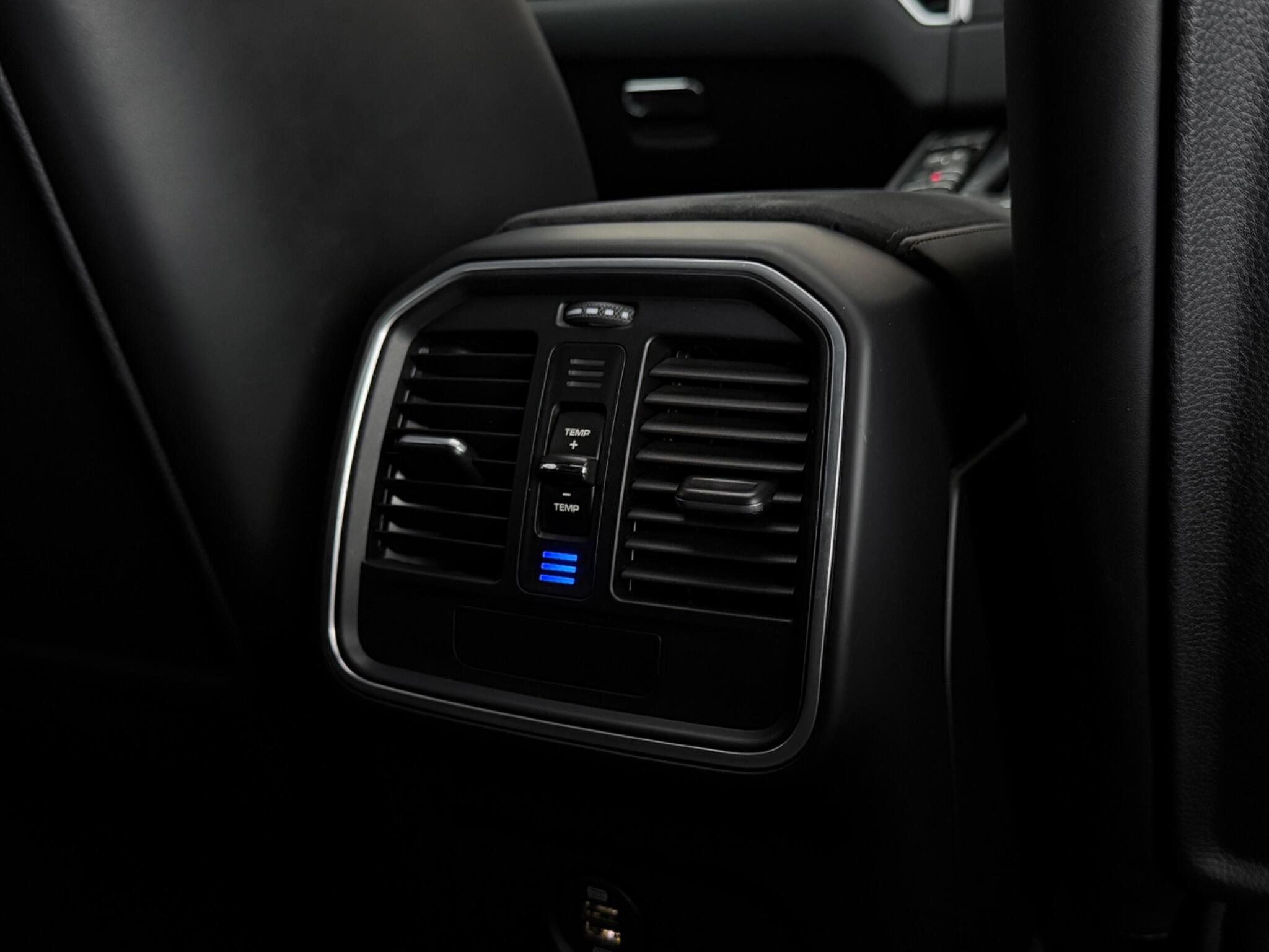 Porsche Macan view 53