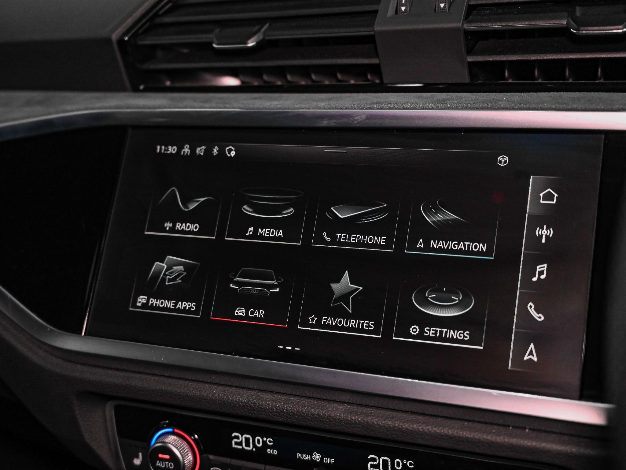 Audi Q3 view 13