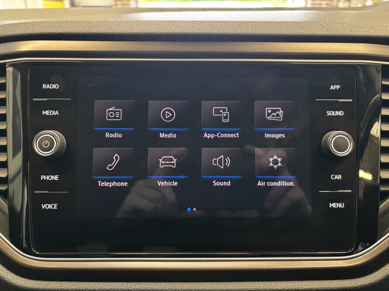 Volkswagen T-Roc view 29