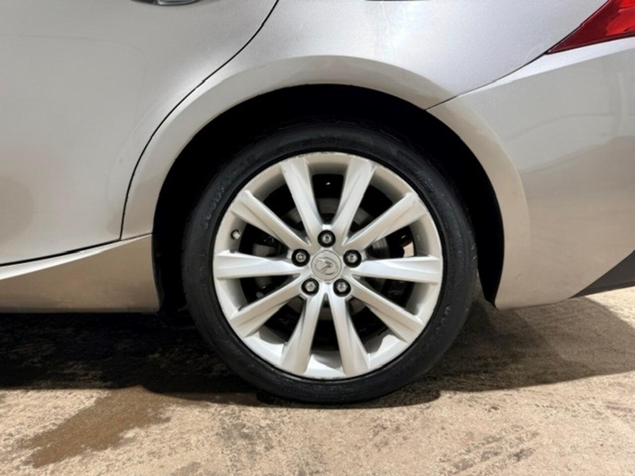Lexus IS view 33