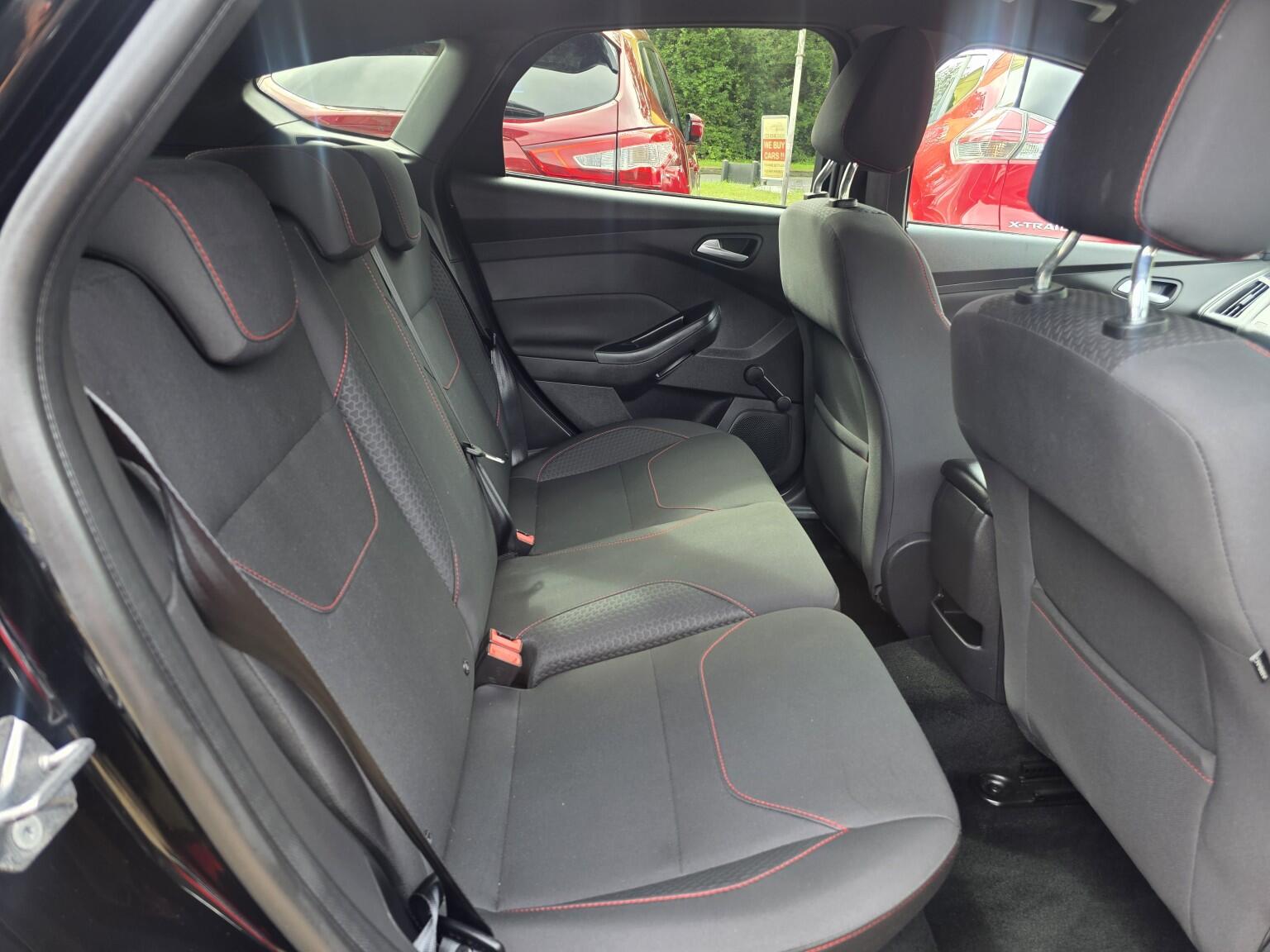 Ford Focus view 22