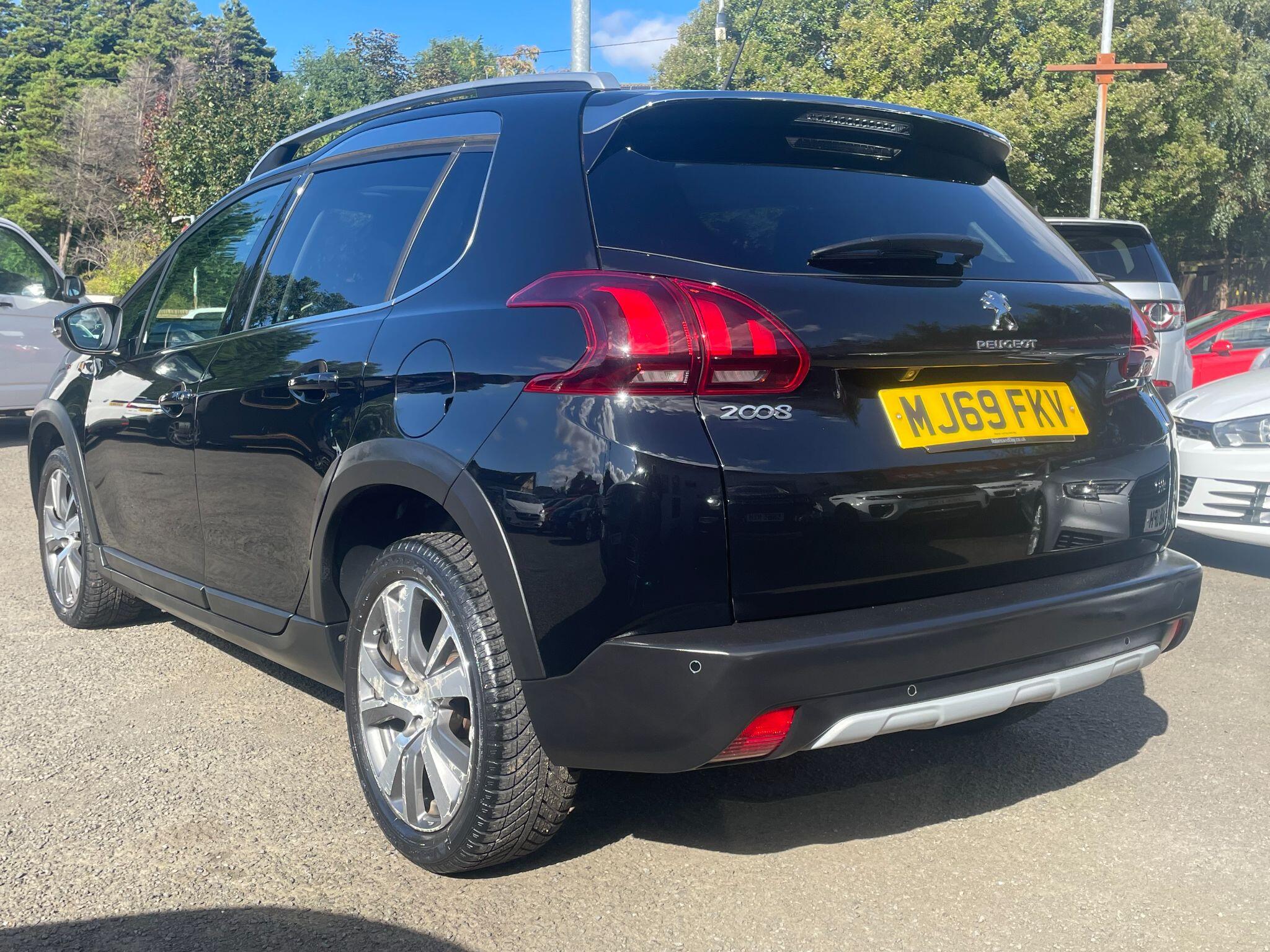 Peugeot 2008 view 9
