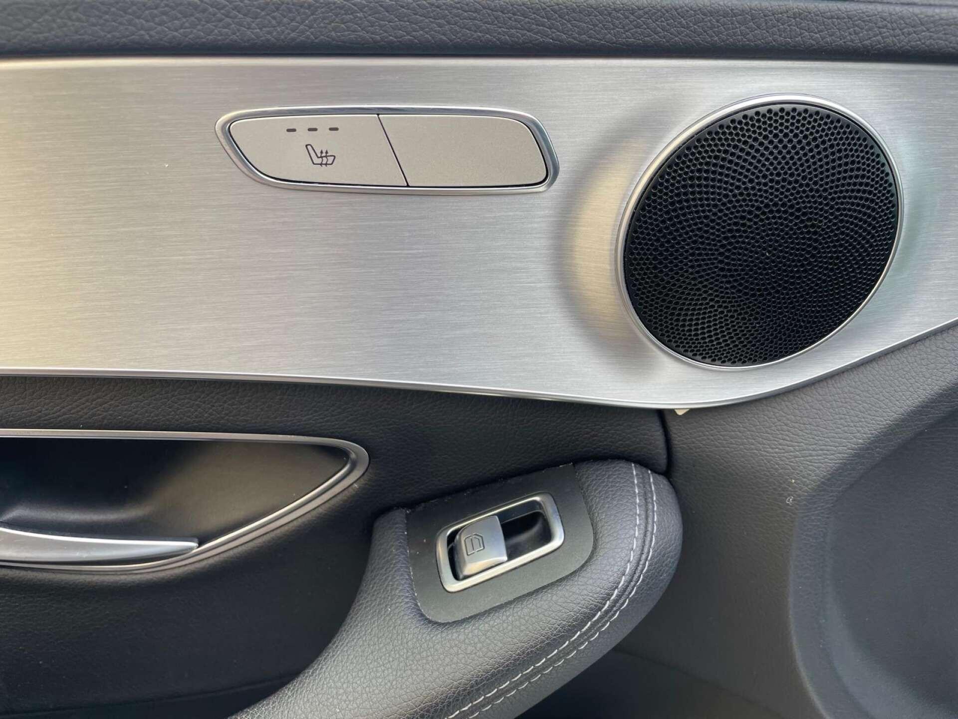 Mercedes-Benz C-Class view 24