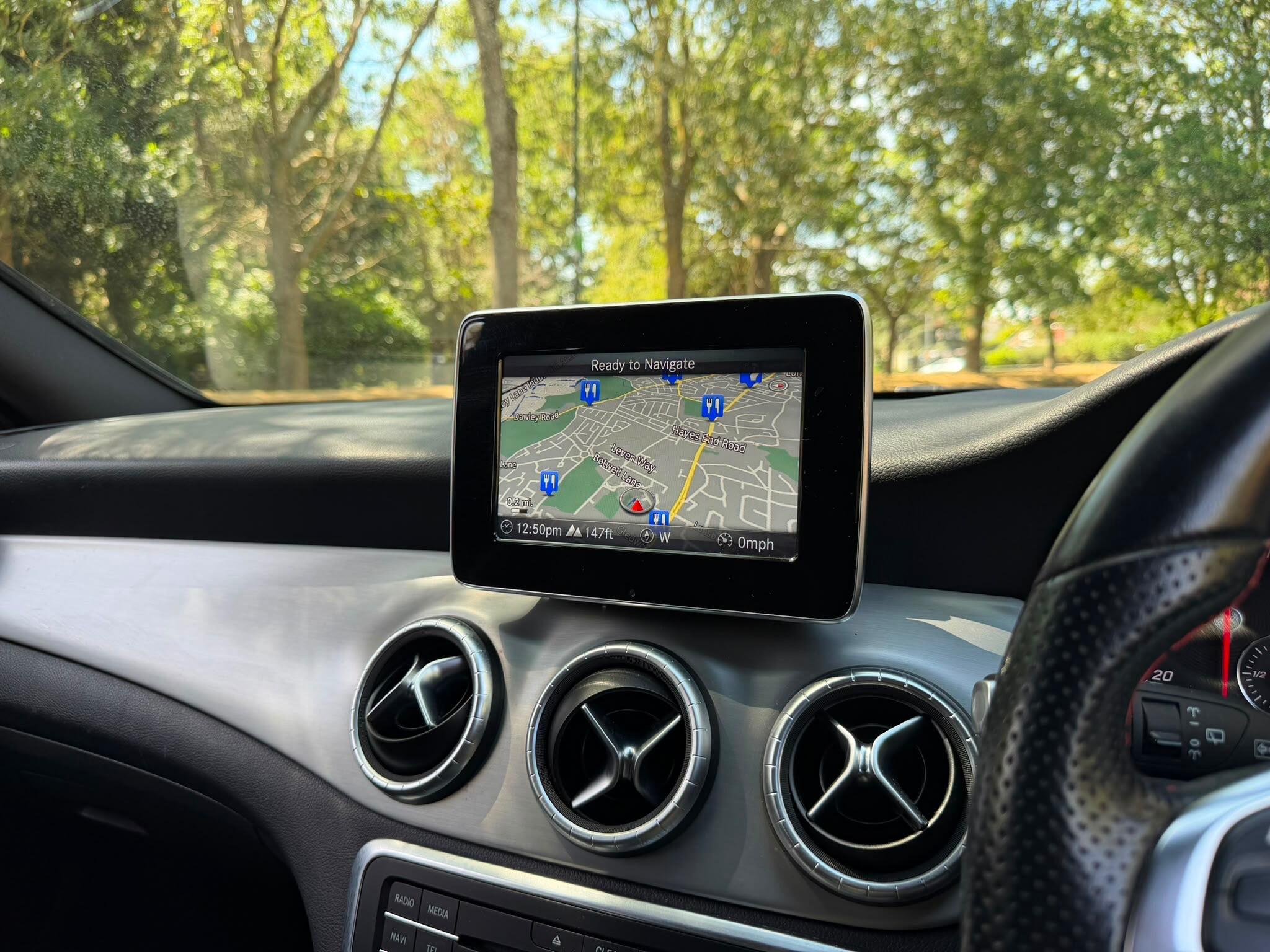 Mercedes-Benz Cla view 24