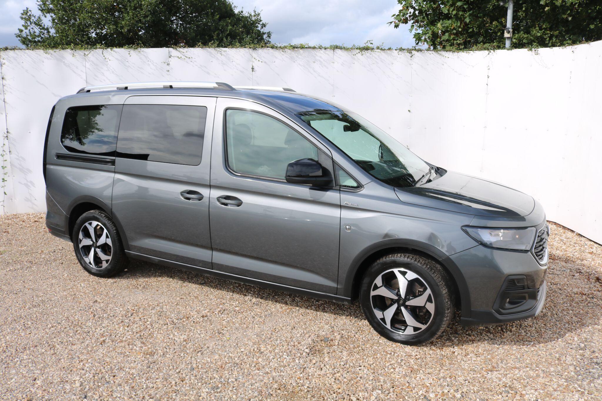 Ford Grand Tourneo Connect view 10