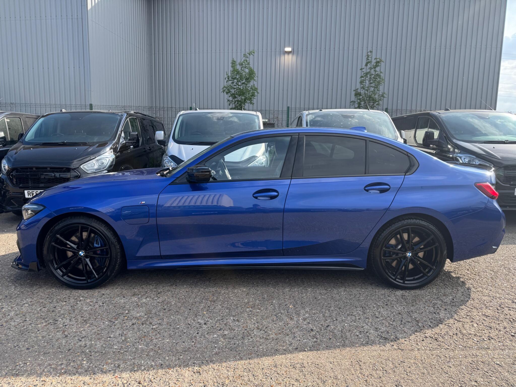 BMW 3 Series view 15