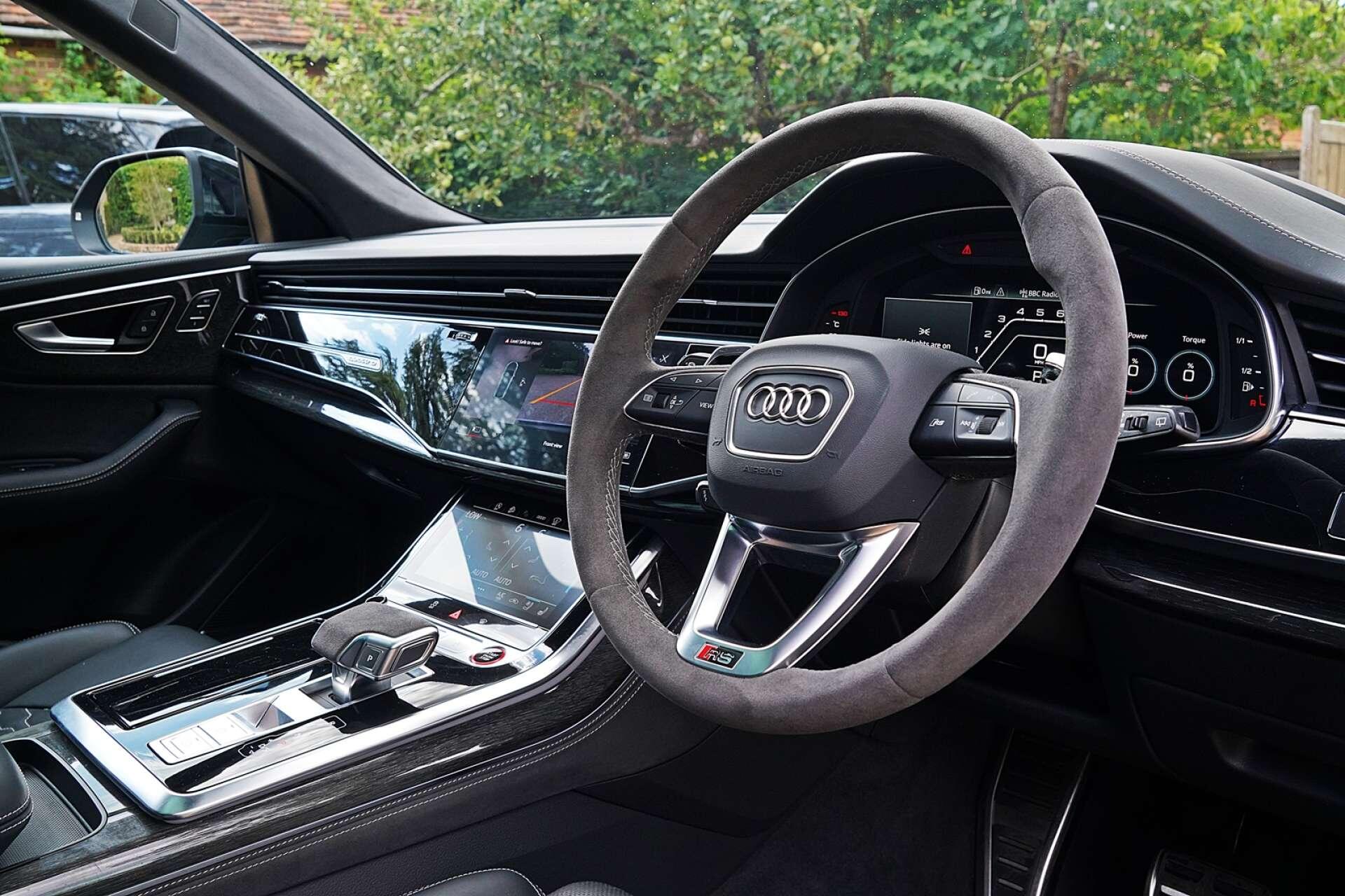 Audi RS Q8 view 19